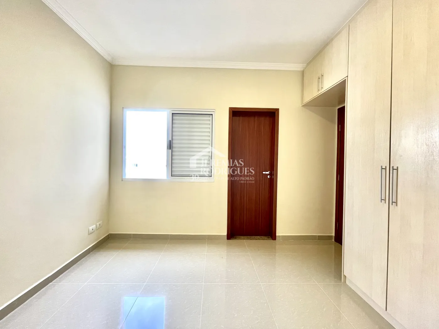 Casa para locação com 3 suítes no Condomínio Campos do Conde III em Tremembé/SP. 