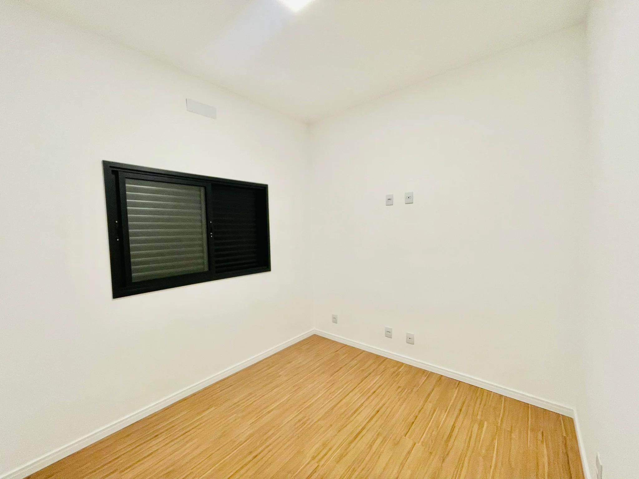 Casa à venda com 3 dormitórios no Condomínio Bosque da Imperatriz em Pindamonhangaba/SP. 