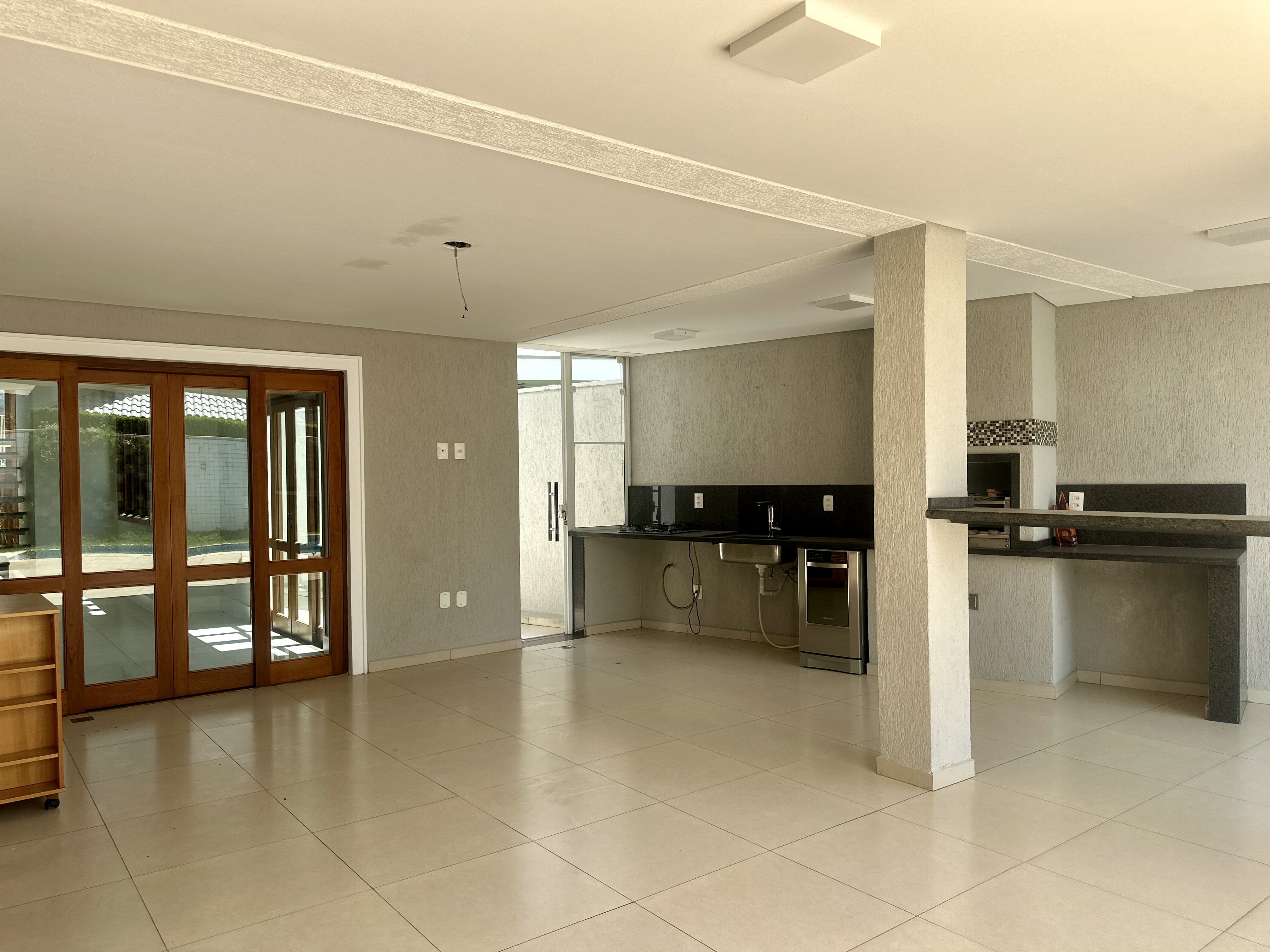 Casa para locação com 3 suítes no Condomínio Taubaté Village em Taubaté/SP. 