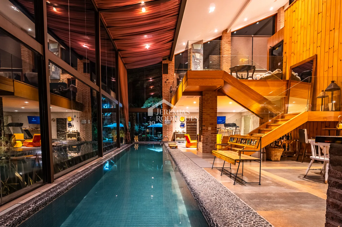 Casa com 7 suítes, 770 m² - Pedra do Fogo - Campos do Jordão/SP.