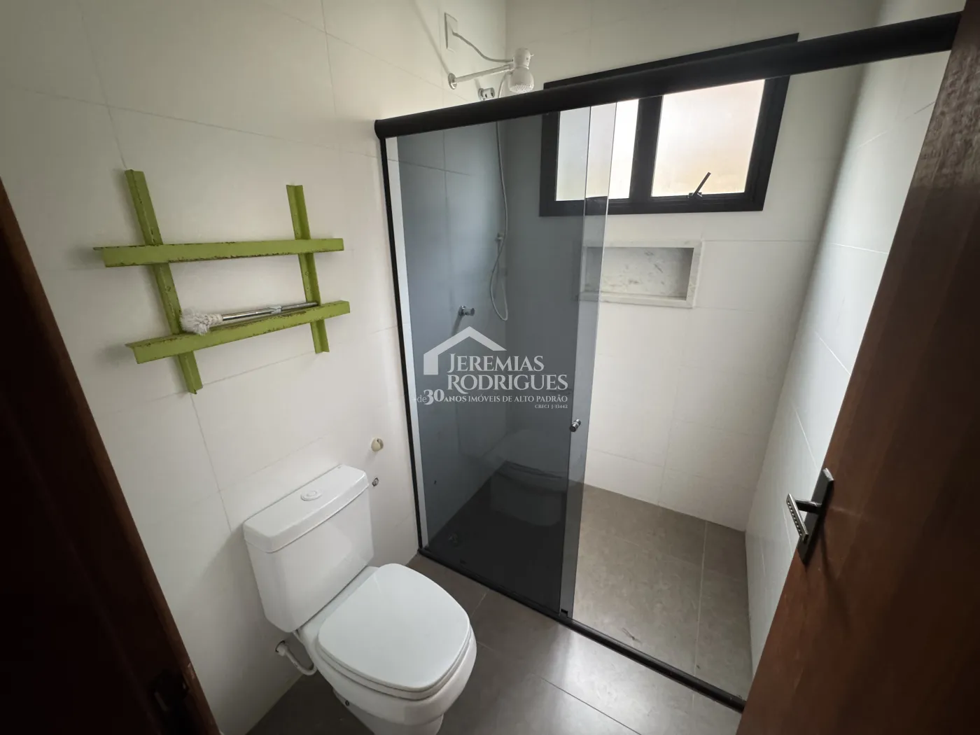 Casa para venda e locação com 4 suítes no Condomínio Village Splendore em Pindamonhangaba/SP.