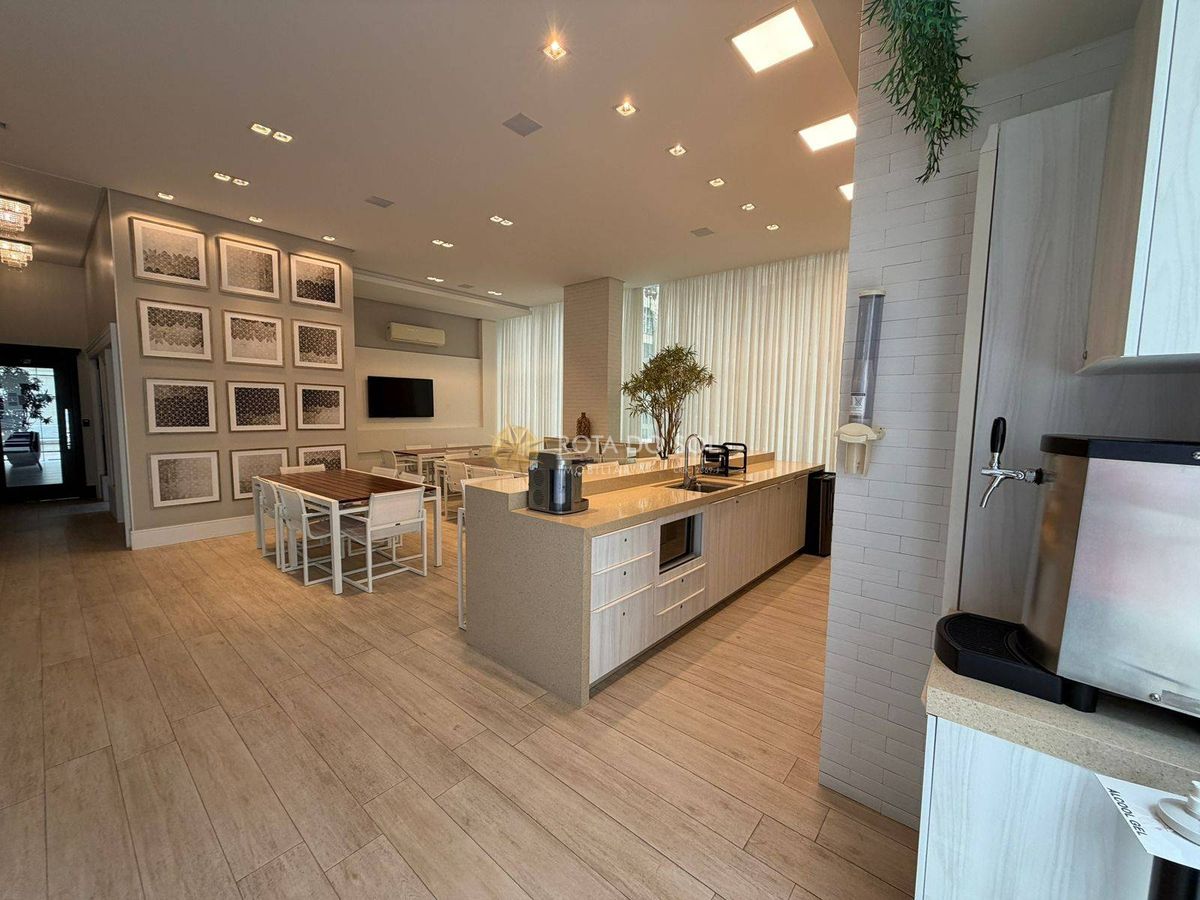 Apartamento Mobiliado 4 Suítes à Venda Meia Praia Itapema SC