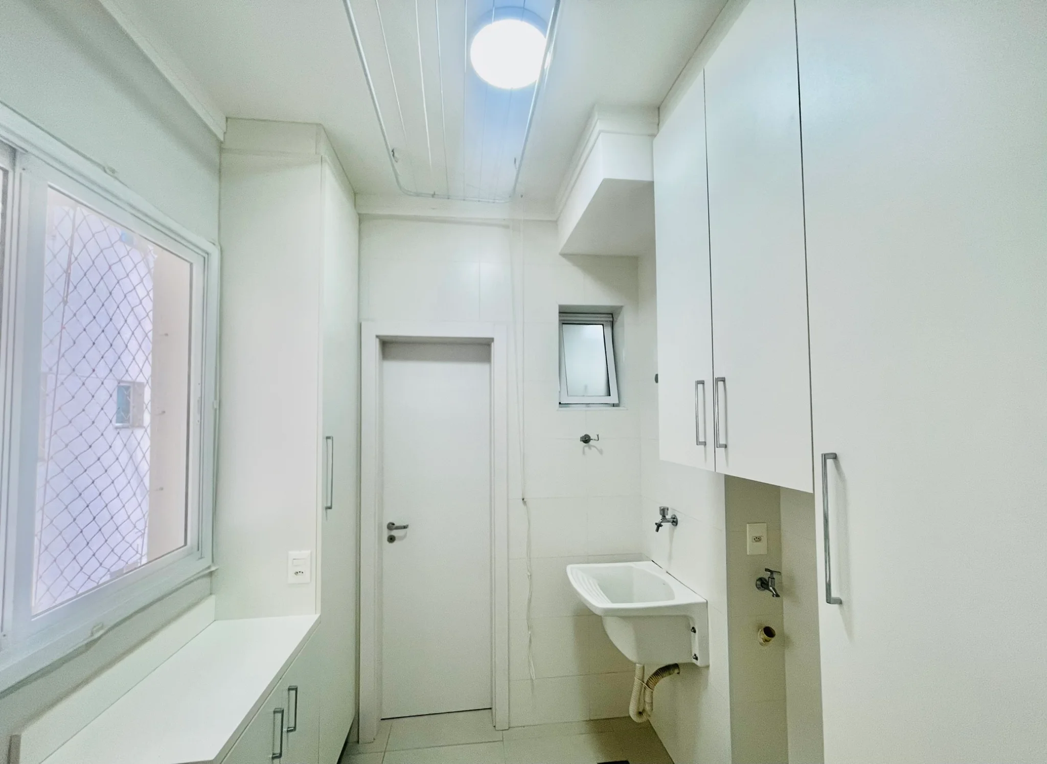 Apartamento à venda com 3 suítes no Condomínio Gran Terrace em Taubaté/SP. 