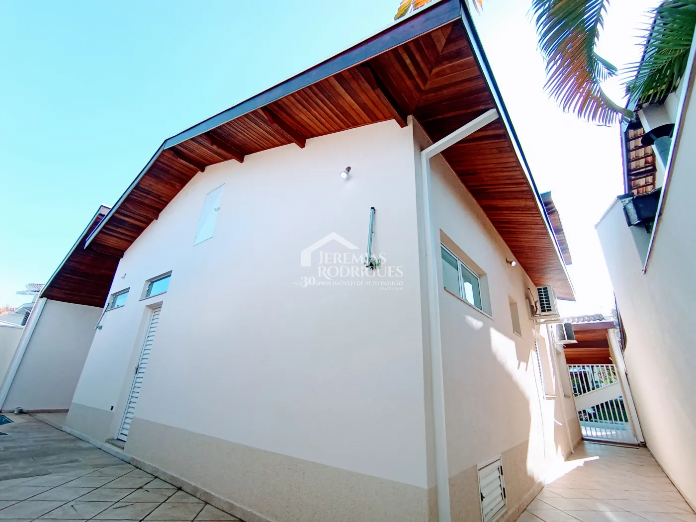 Casa à venda com 3 dormitórios no Condomínio Vale dos Príncipes em Taubaté/SP.