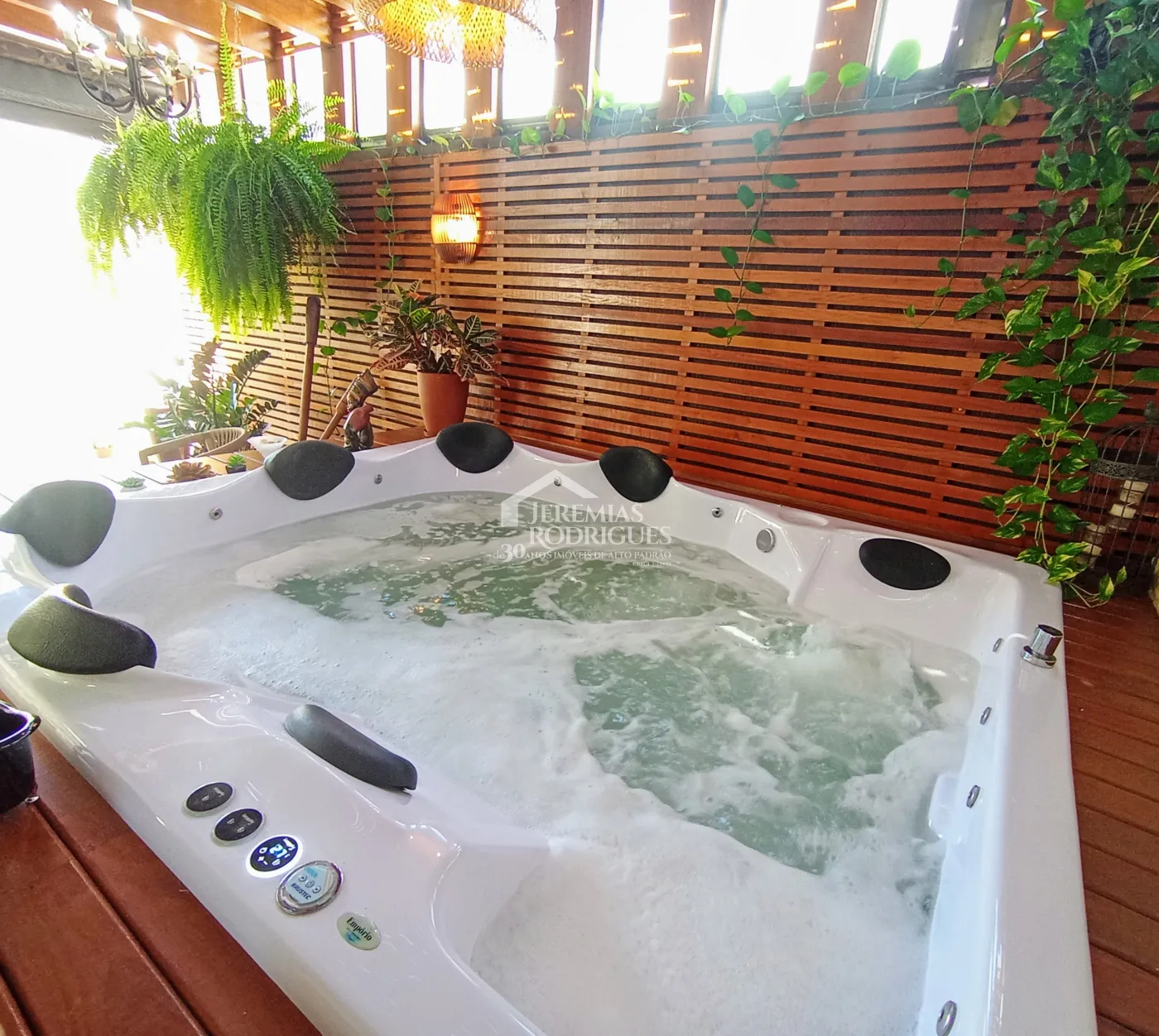 Casa para venda com 3 dormitórios no Condomínio Campos Do Conde II Versailles em Tremembé/SP