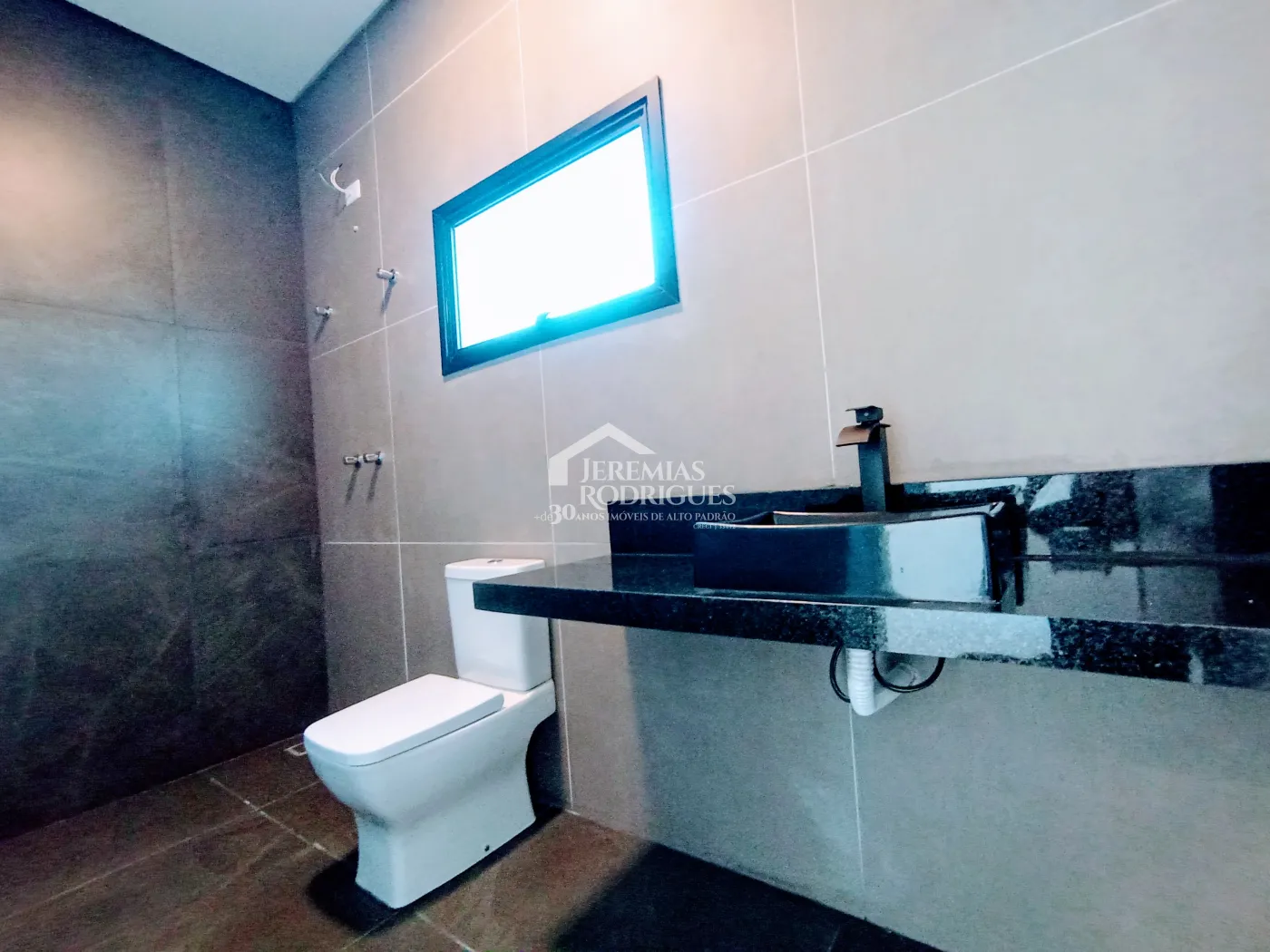 Casa assobradada à venda com 4 dormitórios no Condomínio Cyrella Landscape emTaubaté/SP.