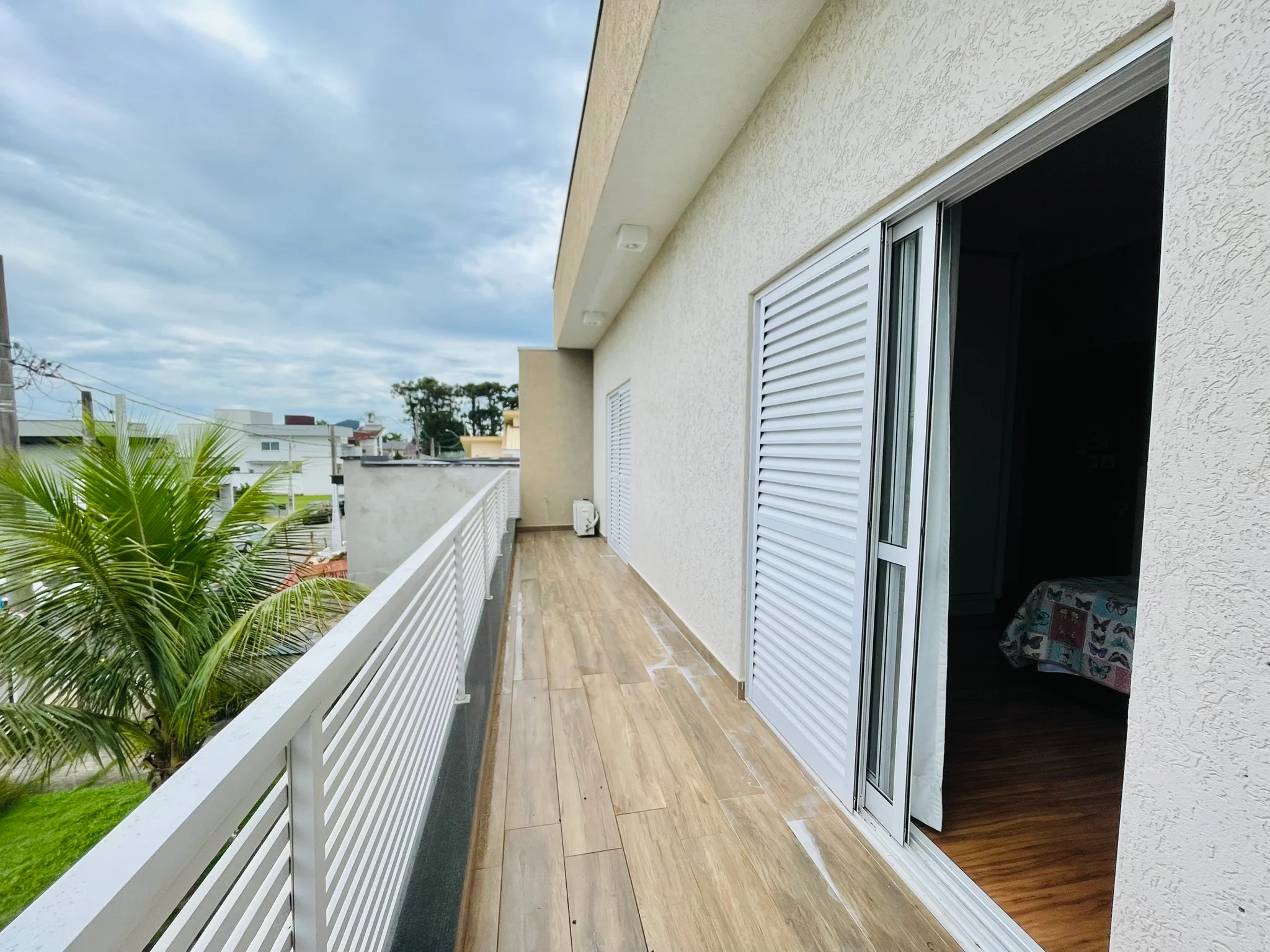 Casa à venda com 3 dormitórios no Condomínio Parque das Araucárias em Tremembé/SP. 