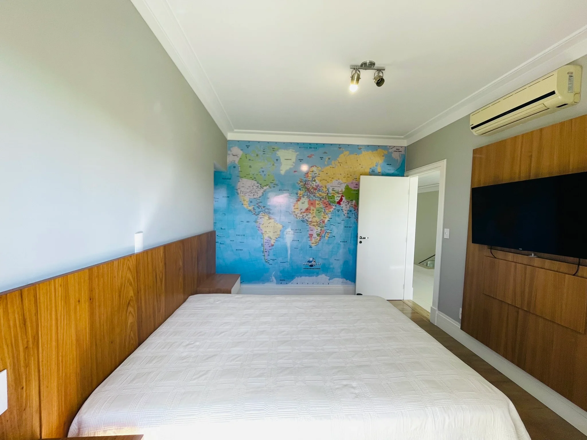 Casa com 5 dormitórios à venda no Condomínio Taubaté Village em Taubaté/SP.