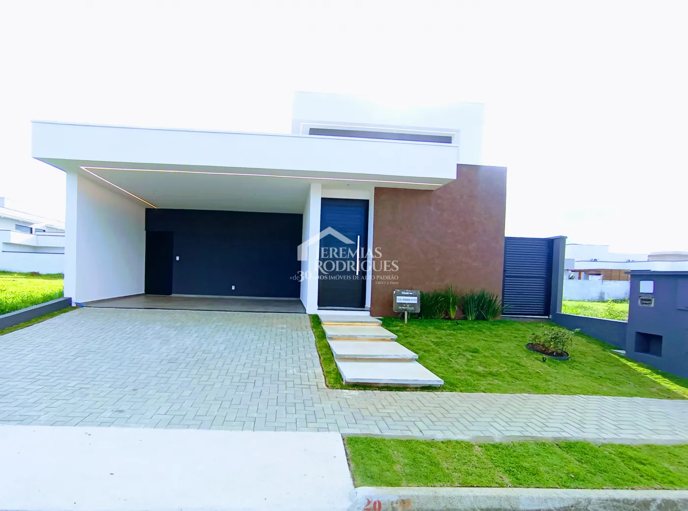 Casa à venda com 3 suítes no Condomínio Ouro Ville em Taubaté/SP