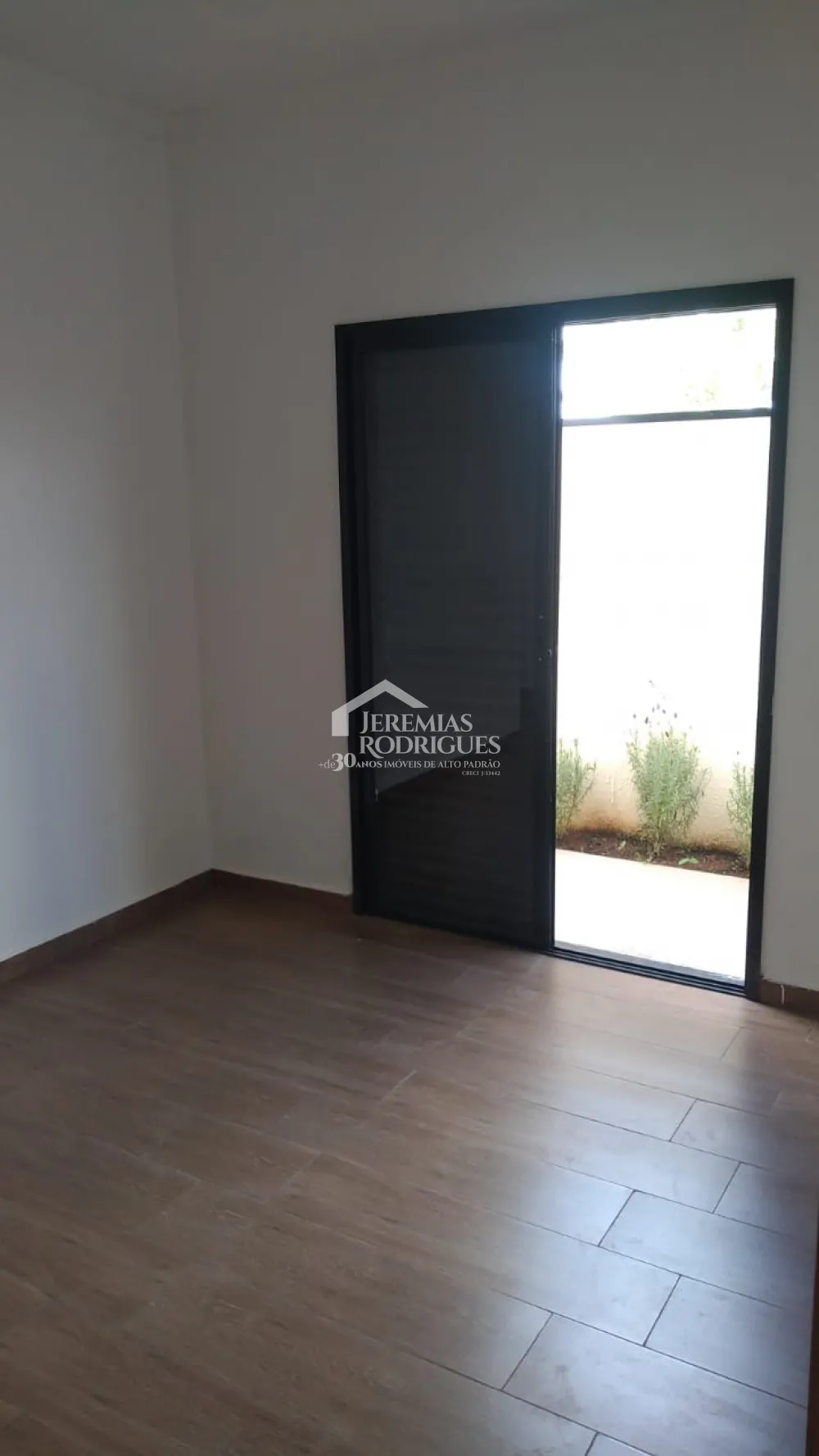 Casa à venda com 3 suítes - Condomínio Pérola do Vale - Tremembé/SP.