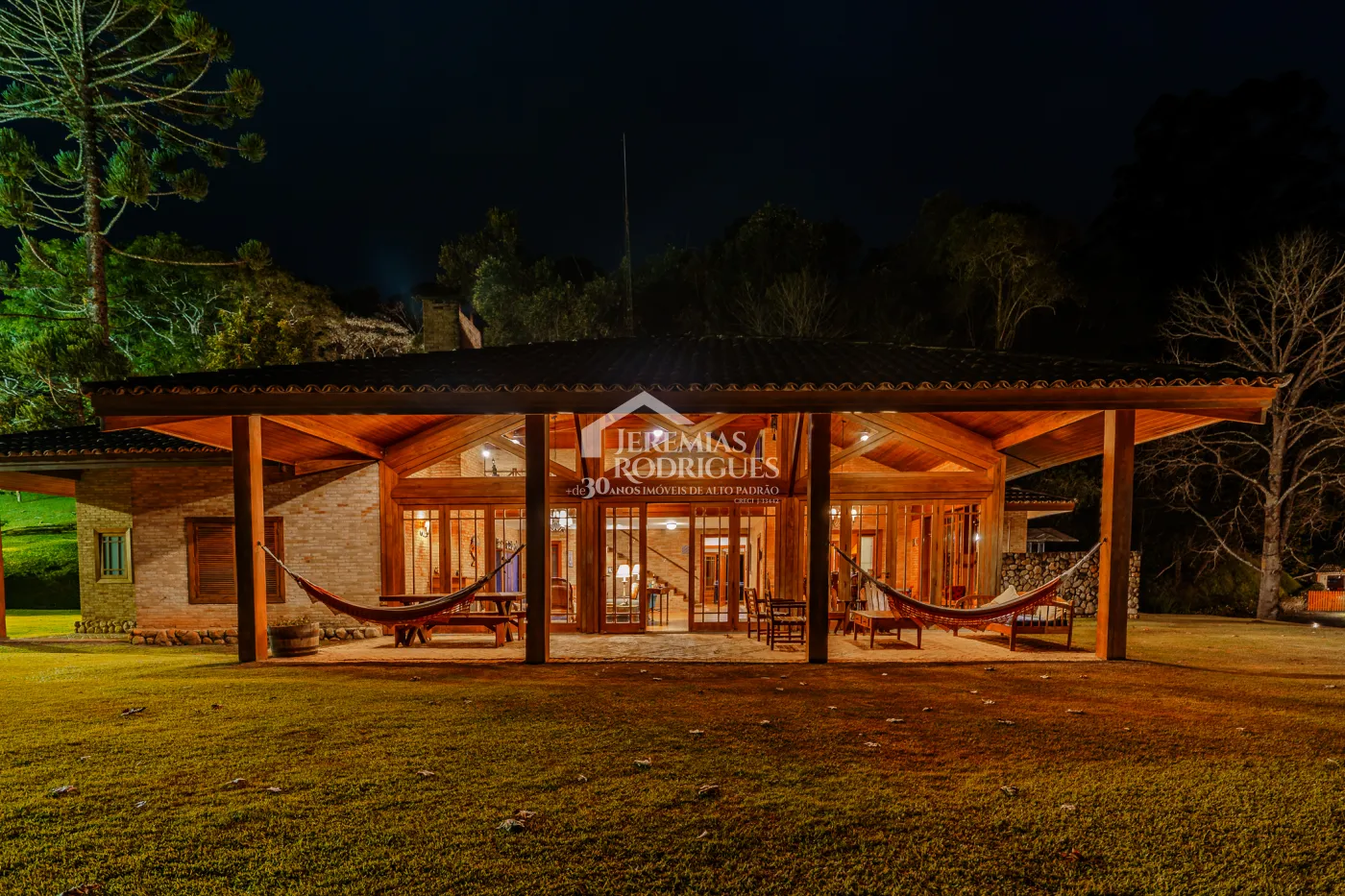 Casa de Campo à venda com 5 suítes no bairro Reinópolis em Santo Antônio do Pinhal/SP