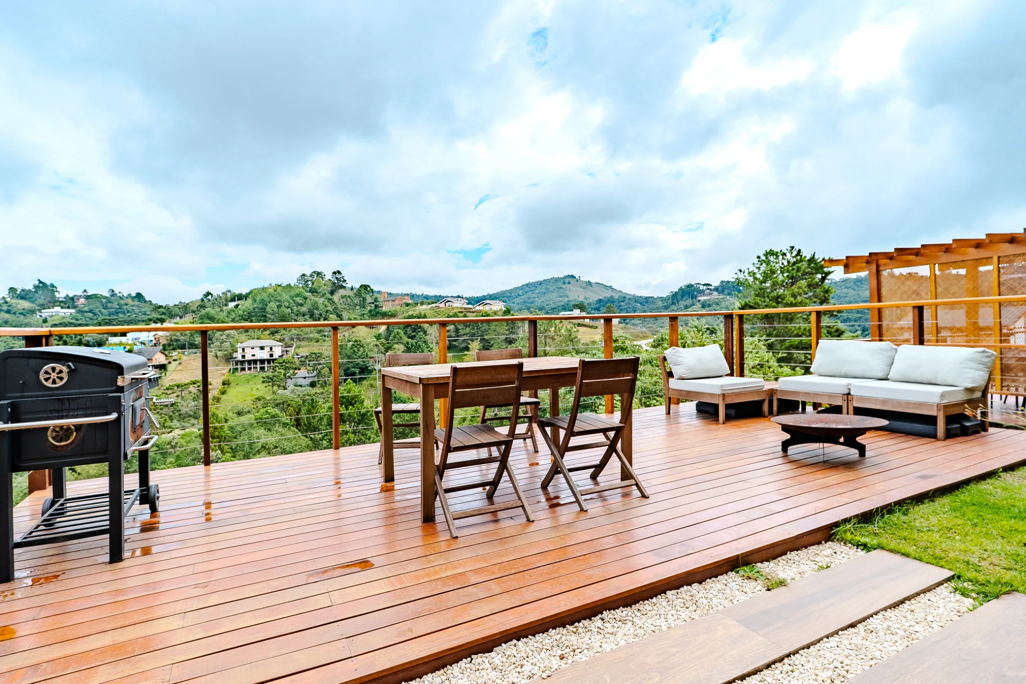 Casa à venda com 4 suítes no Condomínio Beverly Hills em Campos do Jordão/SP. 