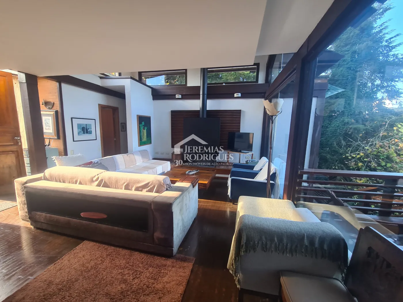 Casa à venda com 6 suítes no Condomínio Jardim Véu da Noiva em Campos do Jordão/SP