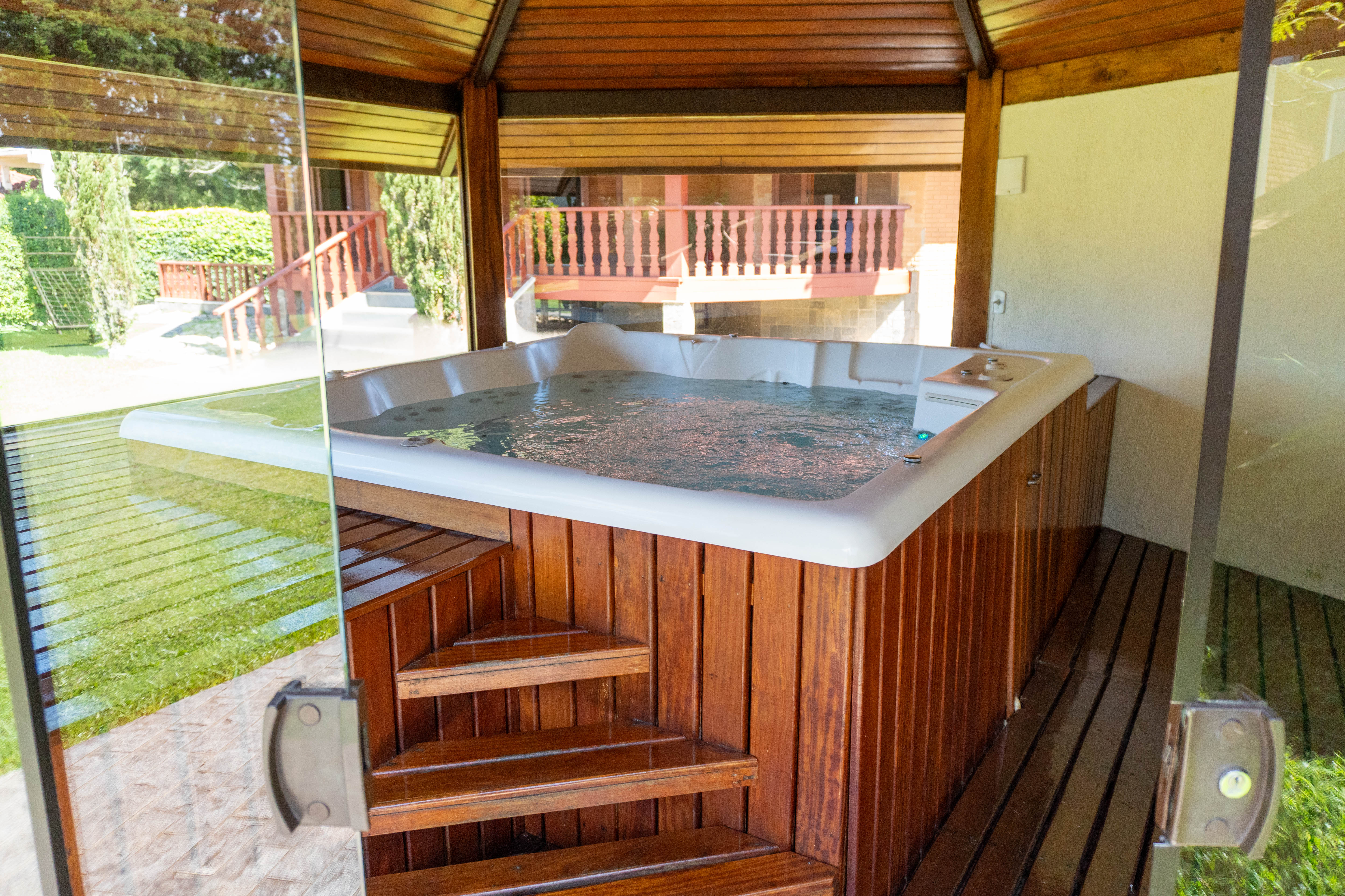 Pousada à venda com 6 suítes no bairro Vila Marinella em Campos do Jordão/SP.