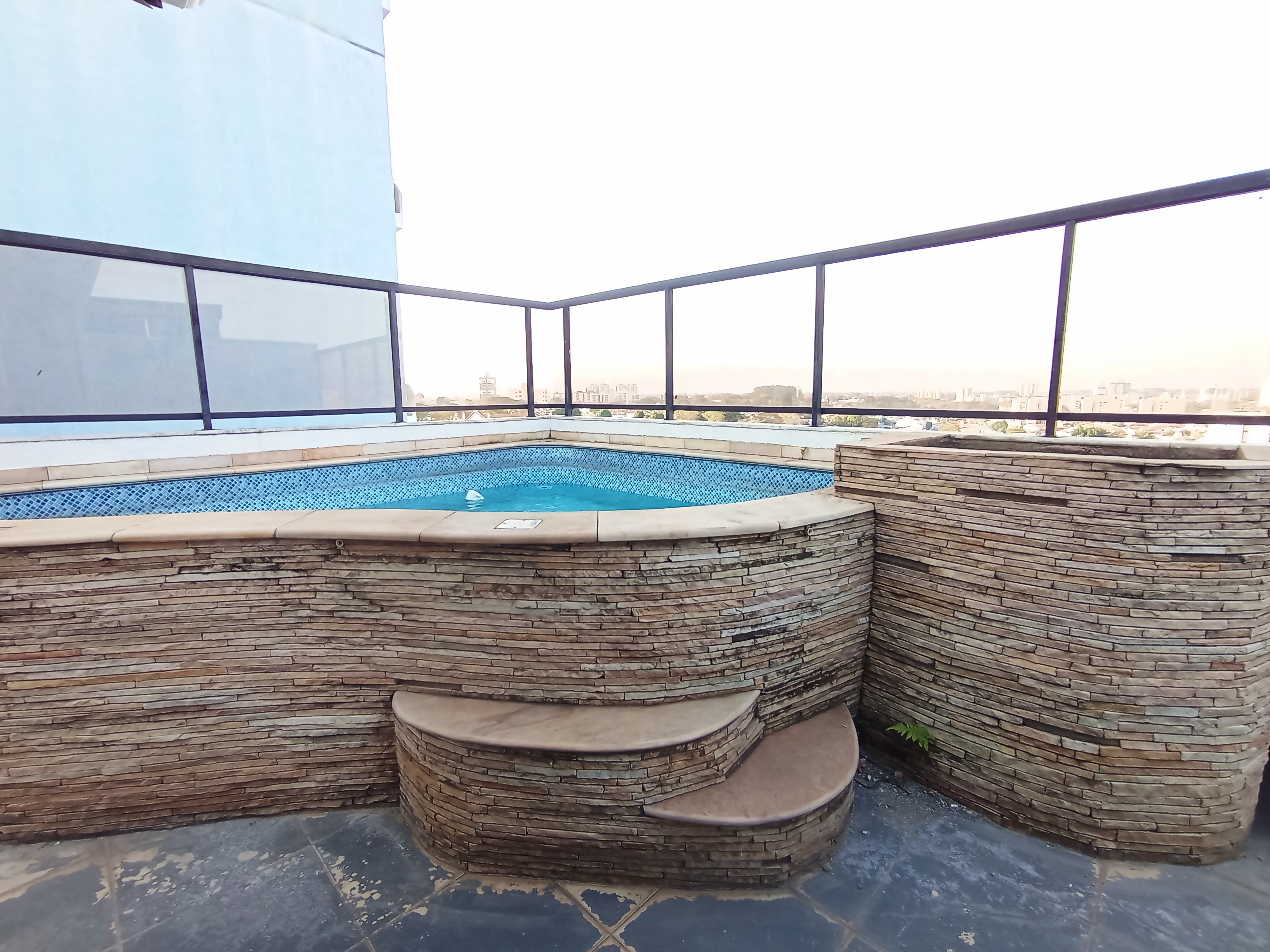 Cobertura à venda com 3 dormitórios, 125 m² no Edifício Michel Abud em Taubaté/SP.