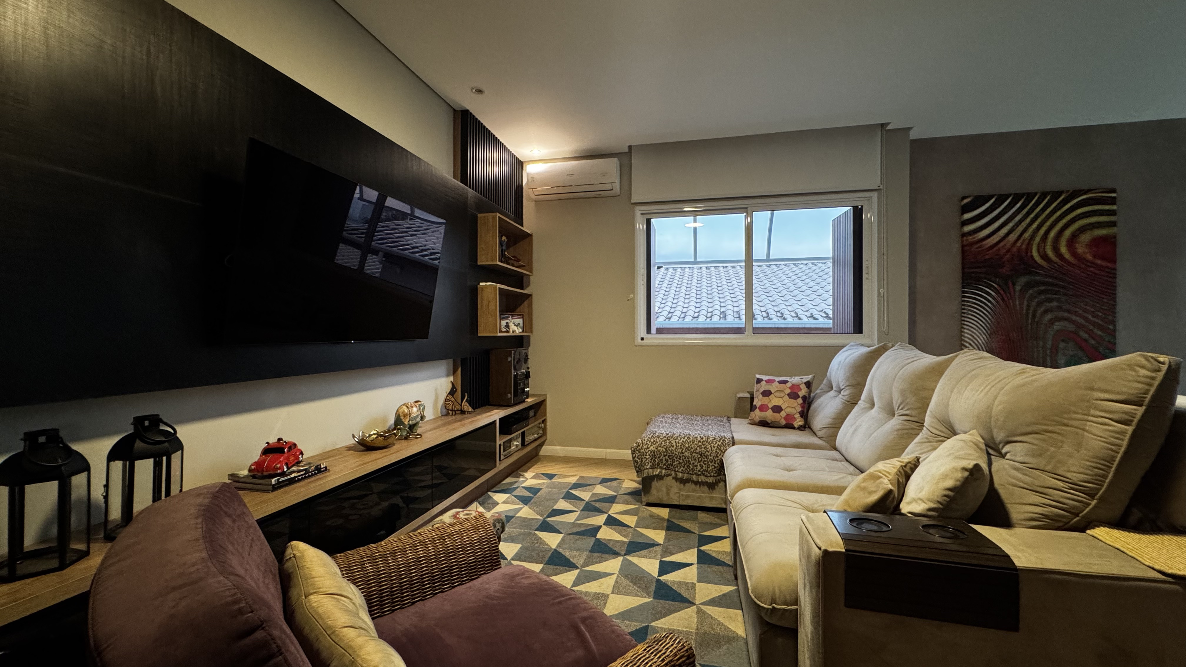 Casa à venda com 3 suítes no Condomínio Reserva dos Lagos em Pindamonhangaba/SP.