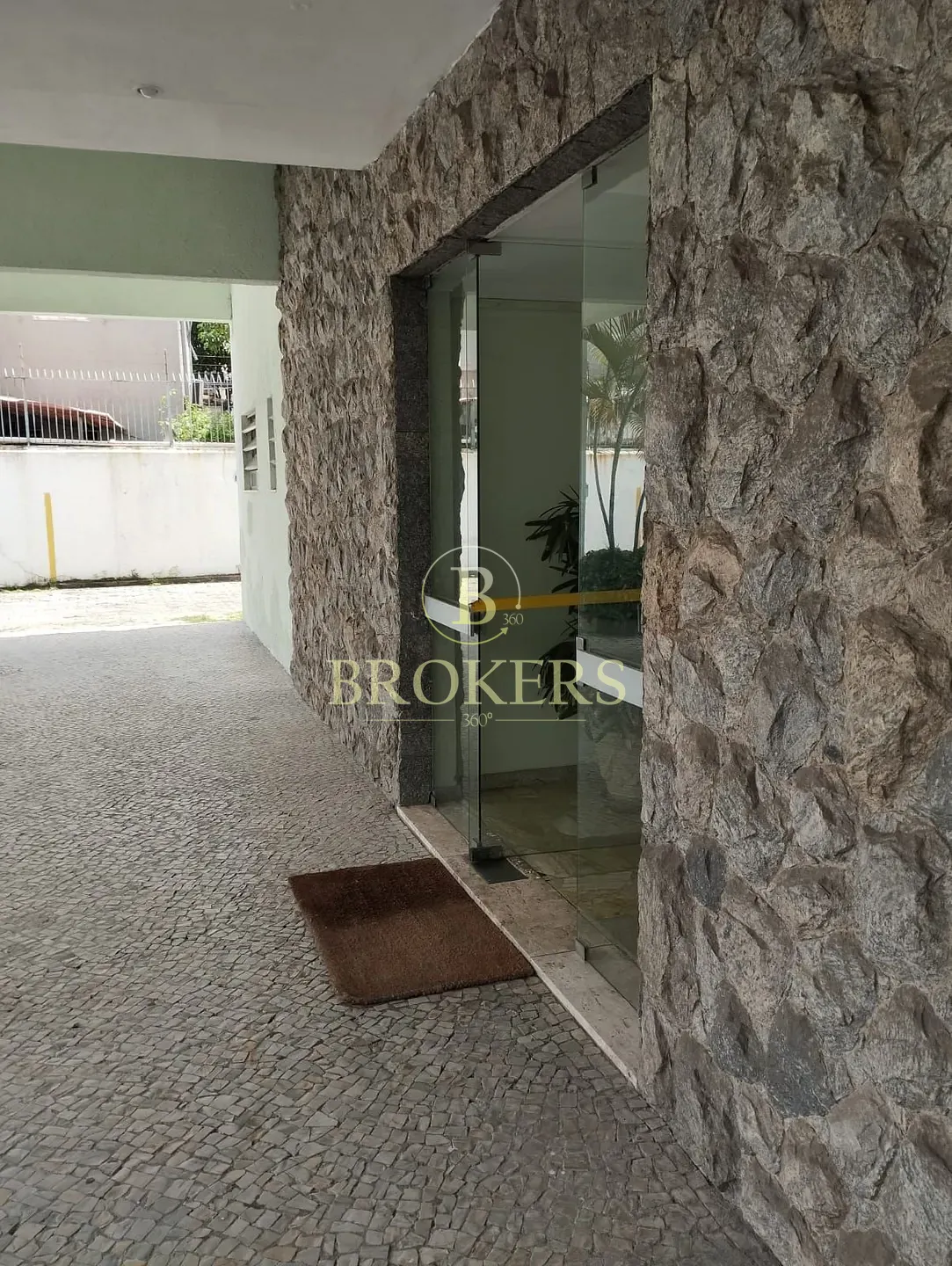 Apartamento com 2 quartos, em frente ao metrô, à Venda em  Botafogo, Rio de Janeiro. — foto 22