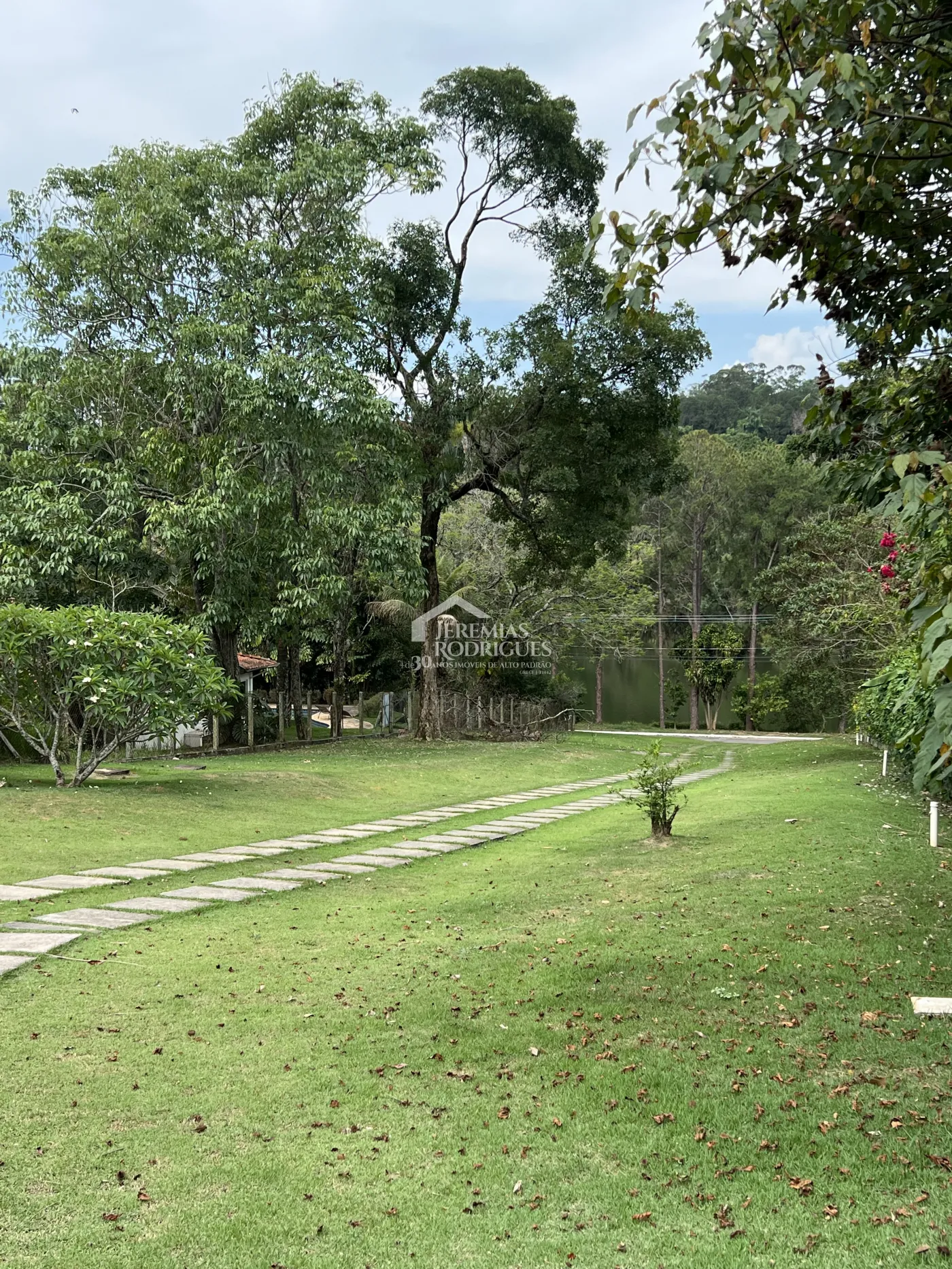 Casa com 3 dormitórios, 281 m² - Condomínio Chácaras Cataguá - Taubaté/SP