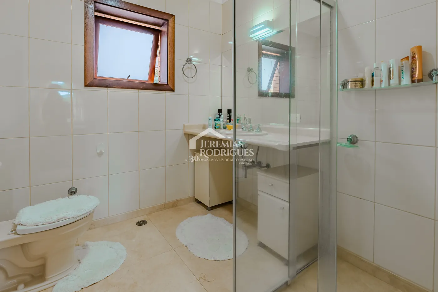 Casa para venda e locação com 5 suítes no Jardim Véu da Noiva em Campos do Jordão/SP