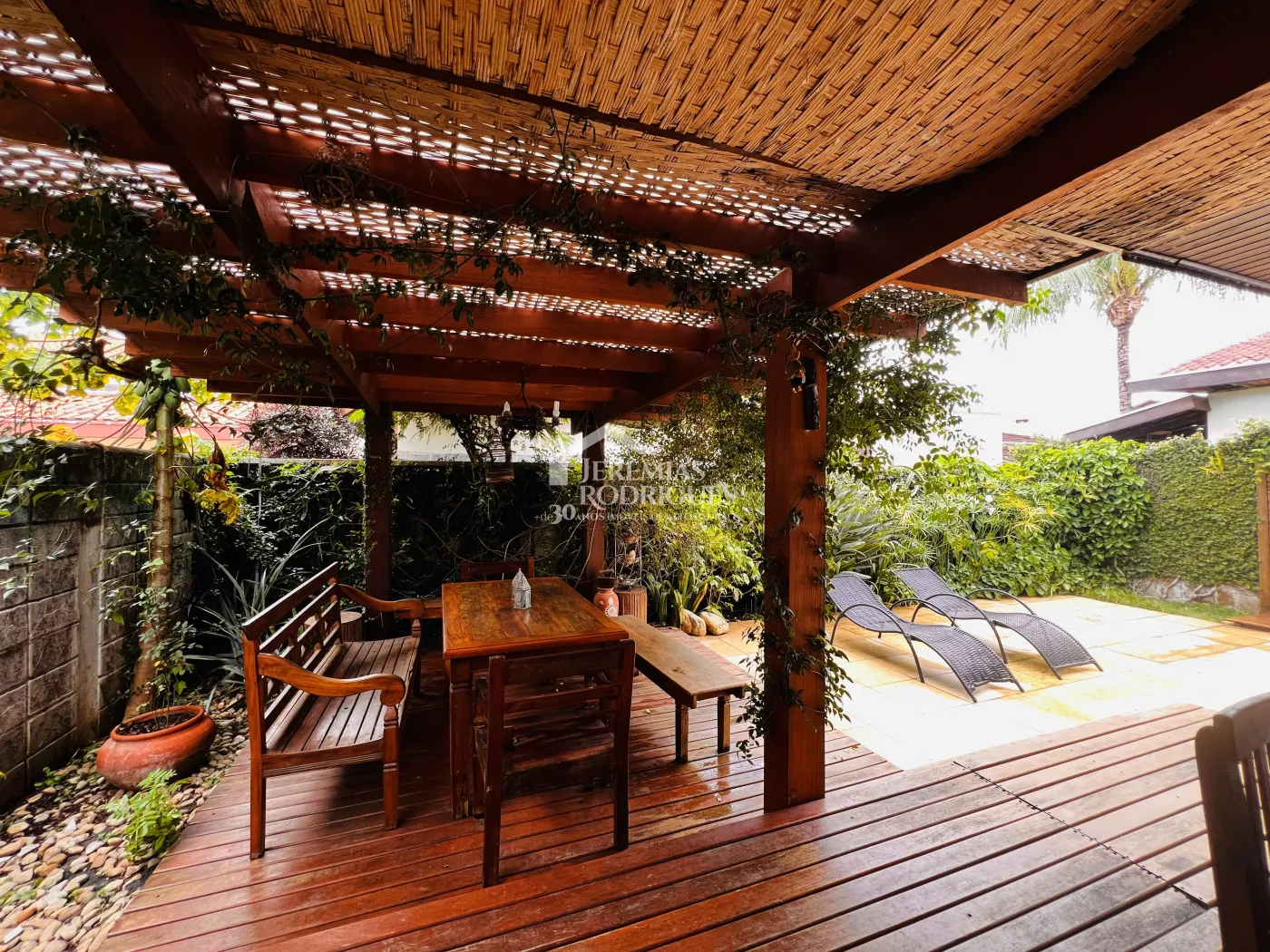 Casa à venda com 3 dormitórios no Condomínio Jardim das Hortênsias em Taubaté/SP.