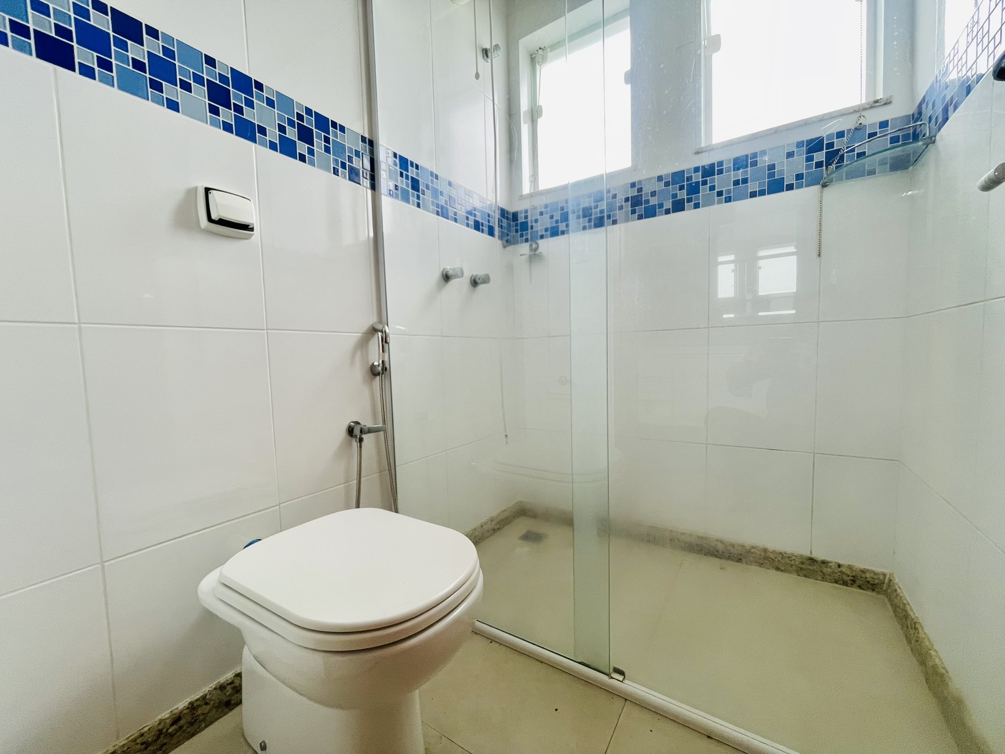 Casa para locação com 4 dormitórios no Condomínio Campos do Conde II em Tremembé/SP.