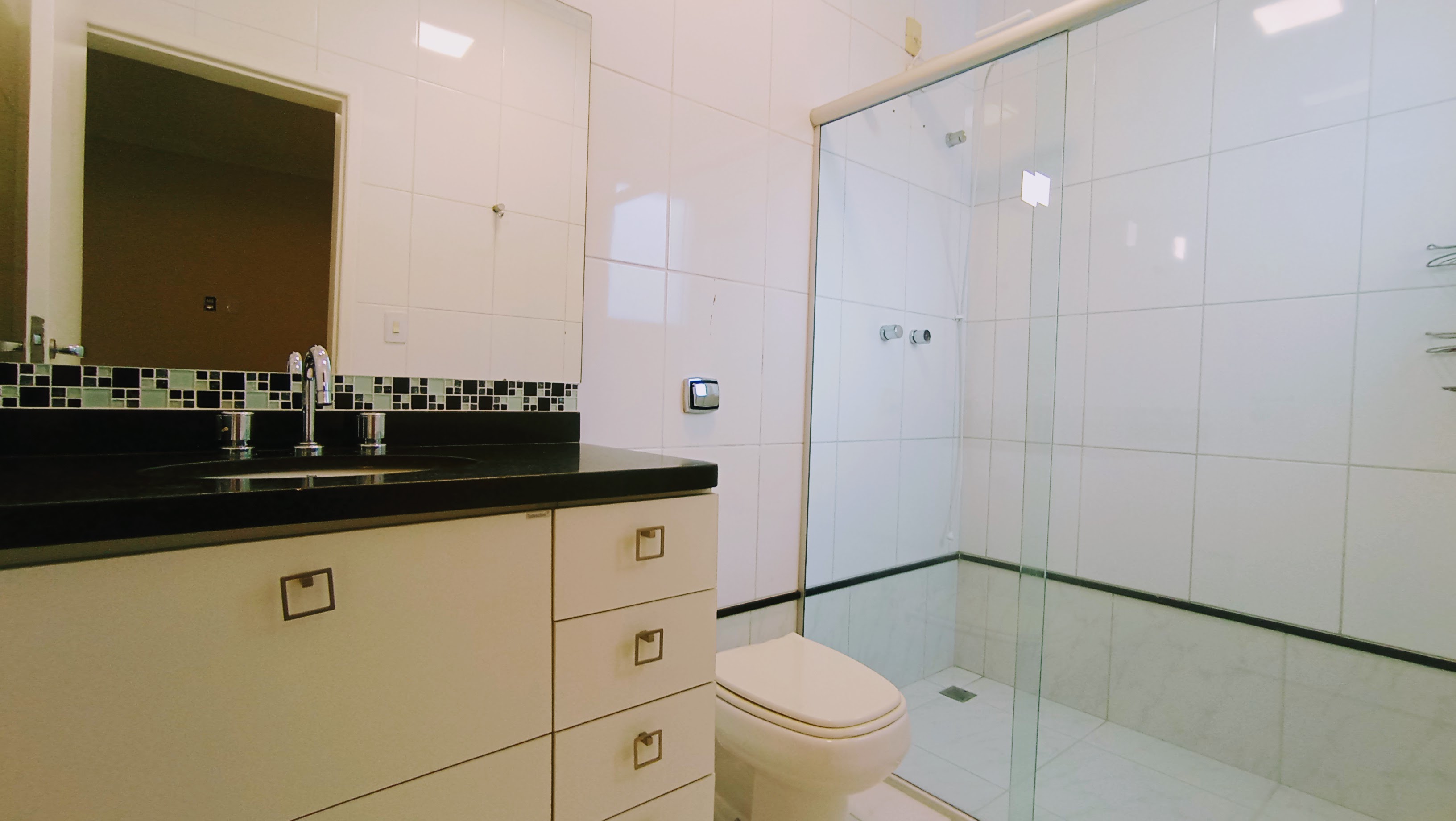 Casa para locação com 3 suítes no Condomínio Campos do Conde II - Chambord em Tremembé/SP.