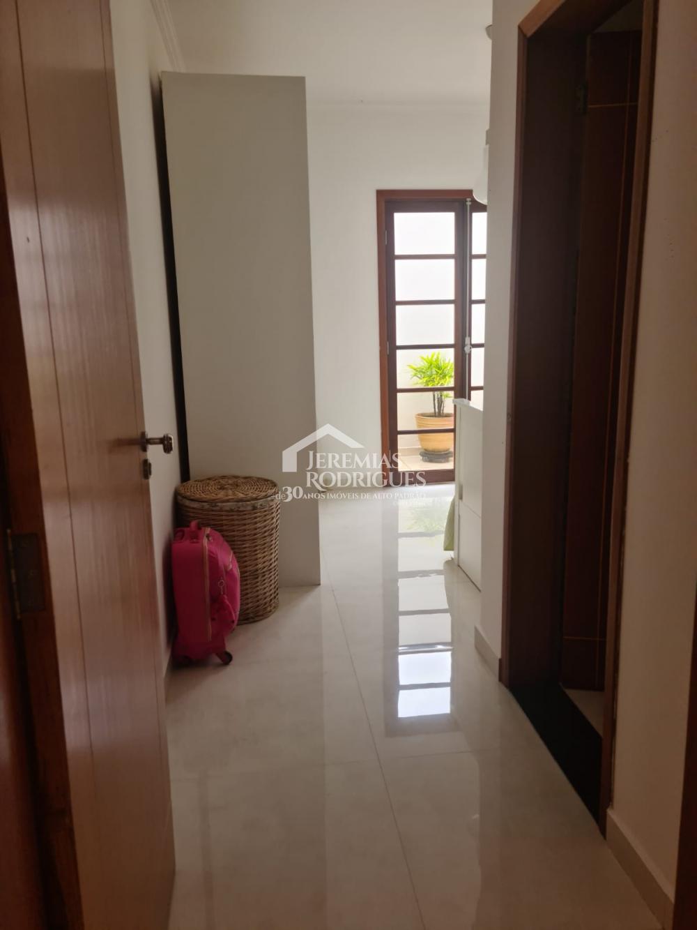 Sobrado com 4 suítes no Condomínio Real Ville