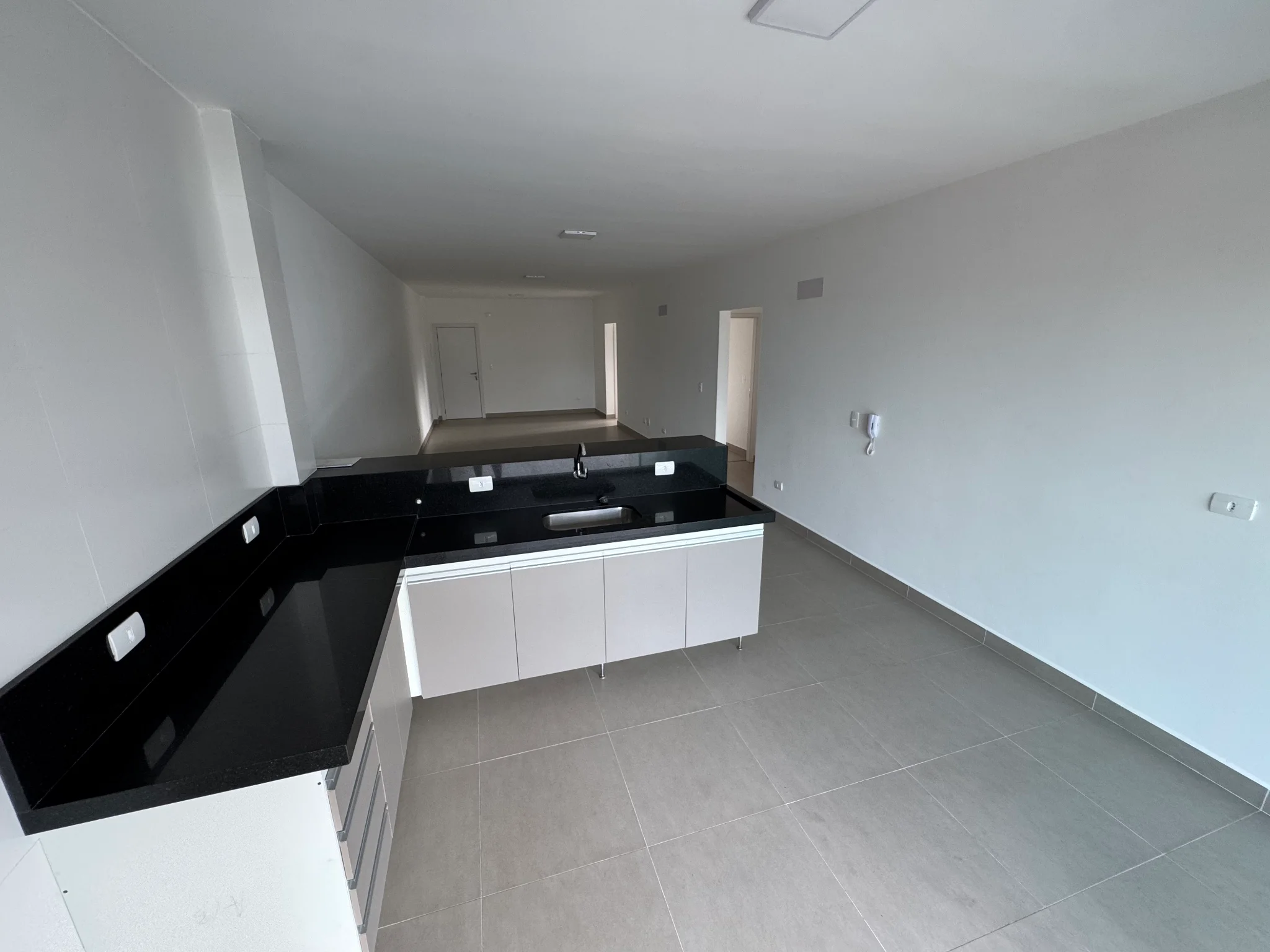 Apartamento à venda com 3 dormitórios, 127 m² no Edifício Eduarda em Ubatuba/SP. 