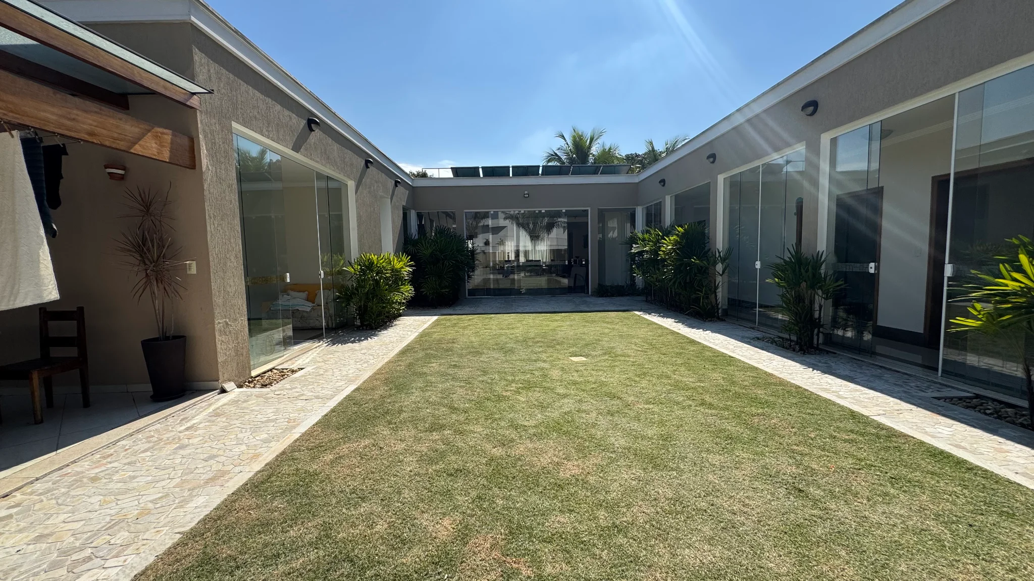 Casa com 4 suítes para venda e locação no Condomínio Village Paineiras em Pindamonhangaba/SP