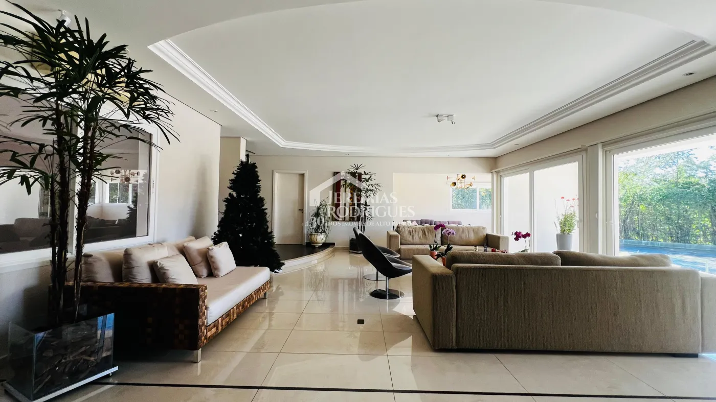 Casa para venda e locação com 6 dormitórios no Condomínio Chácaras Cataguá em Taubaté/SP.