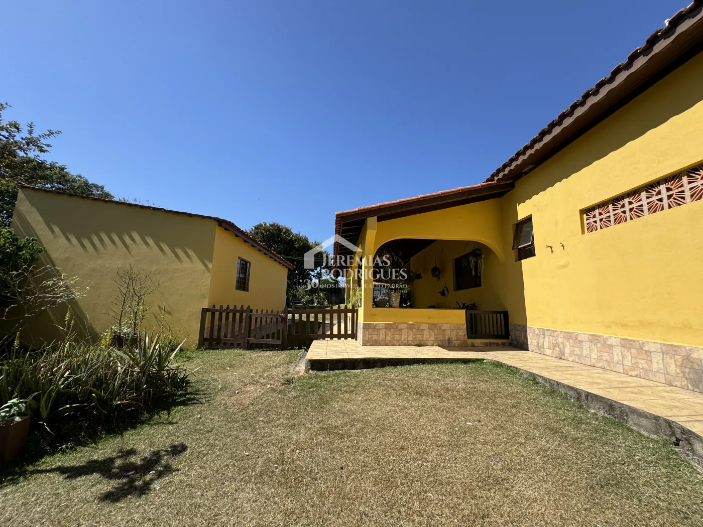 Chácara com 290 m² - bairro Lago Azul - Pindamonhangaba/SP.