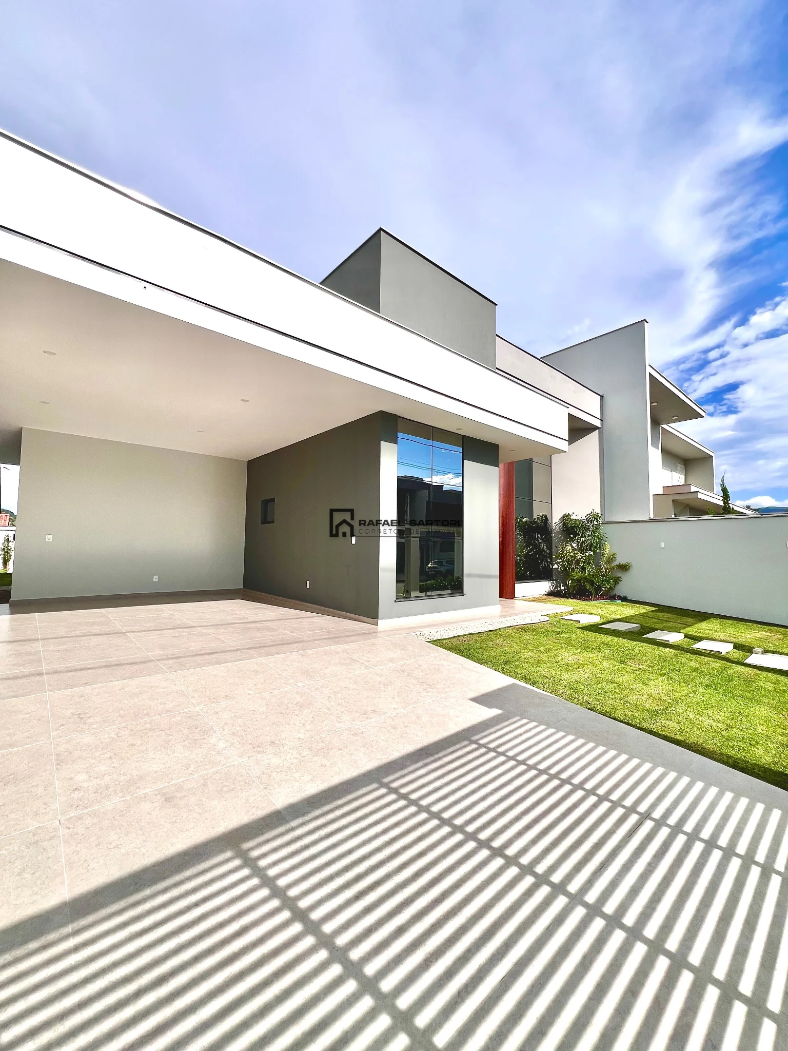 CASA NOVA COM 04 QUARTOS NO AMIZADE