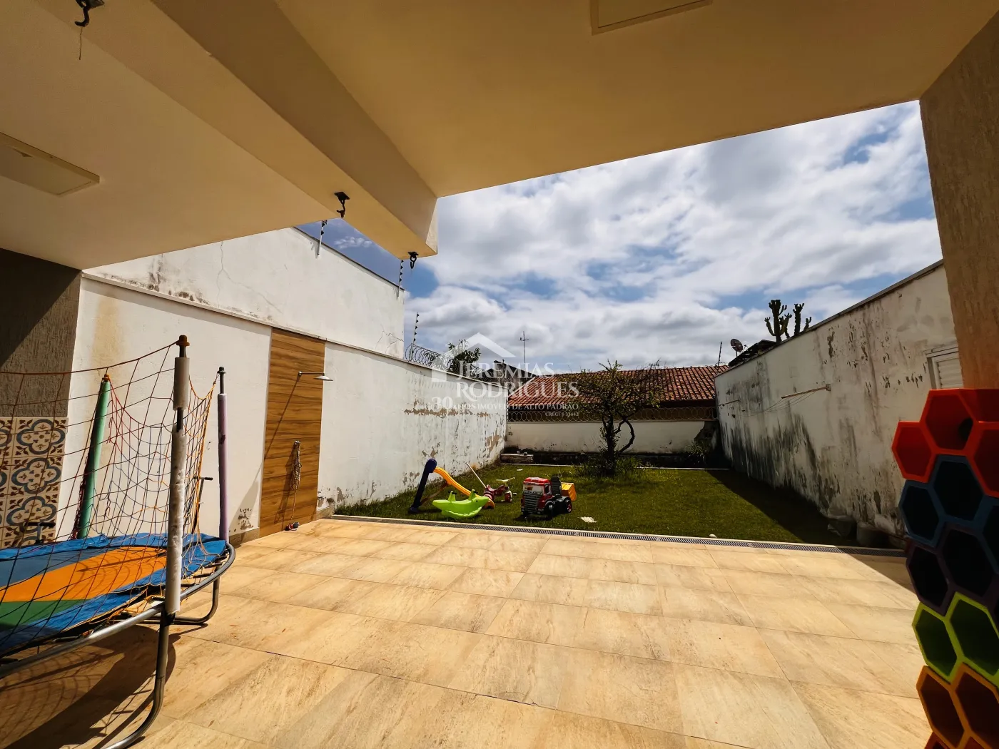 Casa com 3 dormitórios, 198 m² - Alto São Pedro - Taubaté/SP.