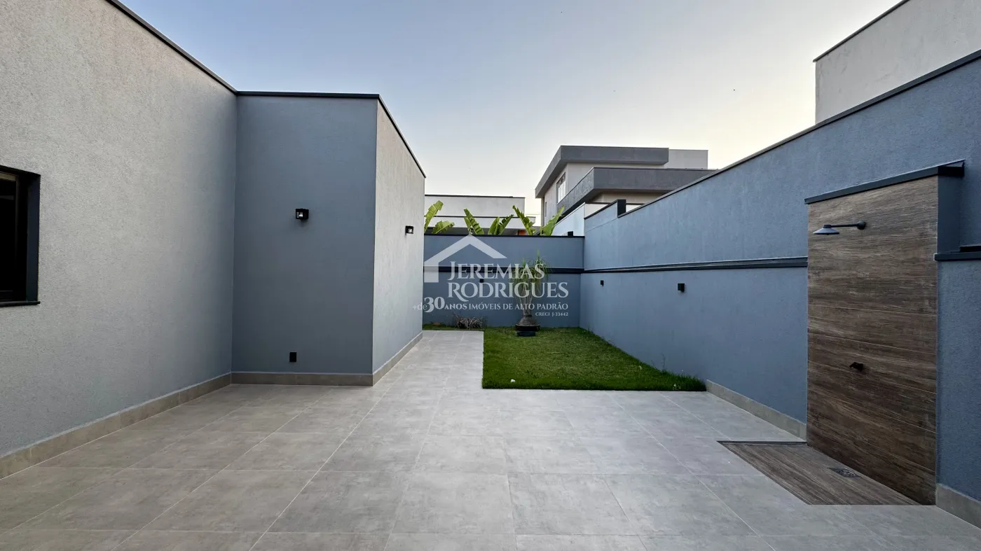 Casa para venda e locação com 3 dormitórios no Condomínio Reserva dos Lagos em Pindamonhangaba/SP.