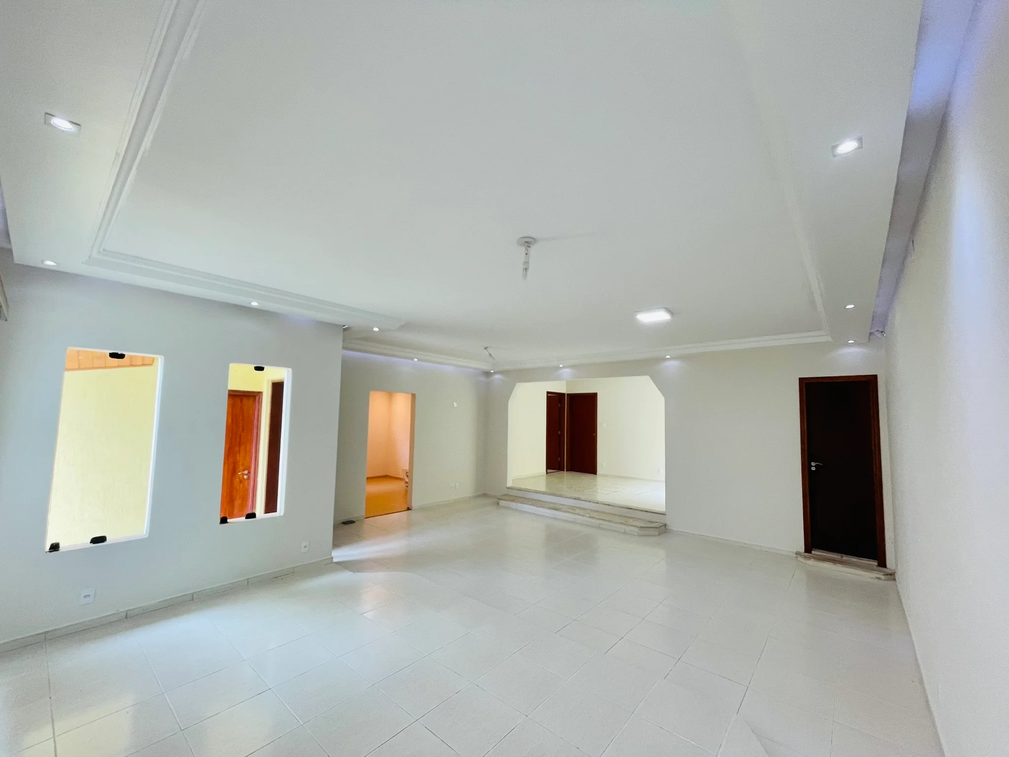 Casa à venda com 3 dormitórios no bairro Jardim das Nações em Taubaté/SP. 