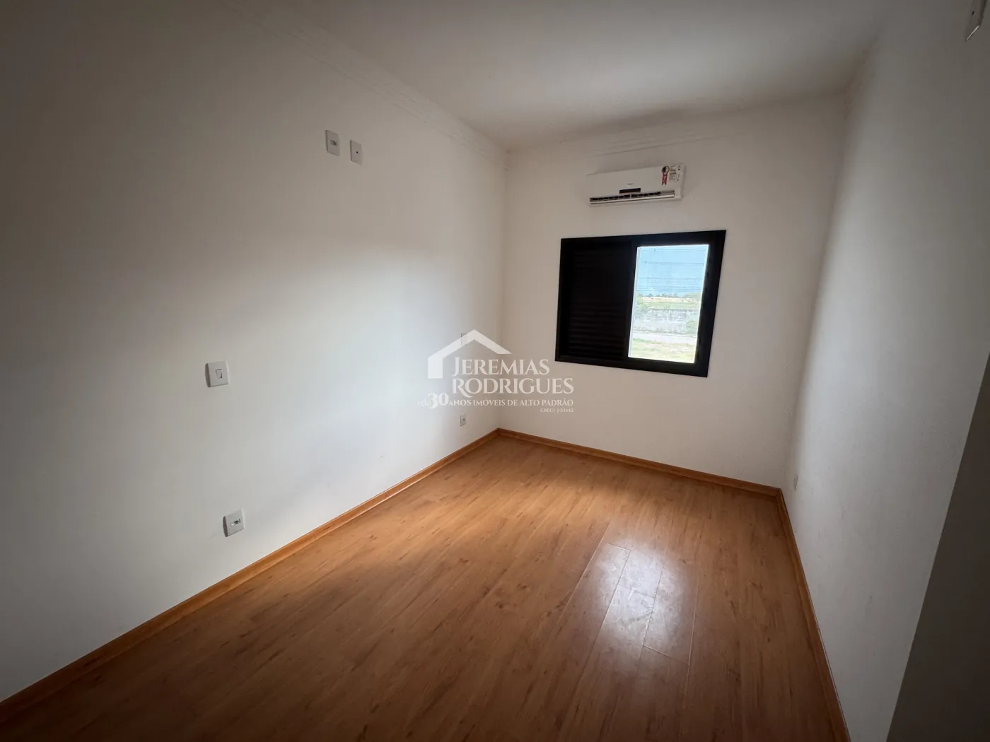 Casa para venda e locação com 4 suítes no Condomínio Village Splendore em Pindamonhangaba/SP.