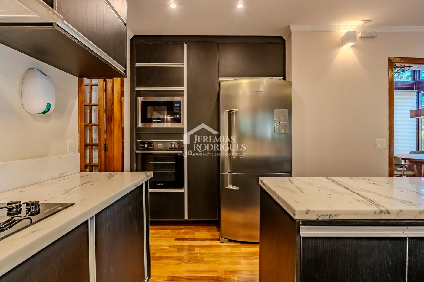 Casa à venda com 3 suítes no Condomínio Reserva Figueiredo em Campos do Jordão/SP.