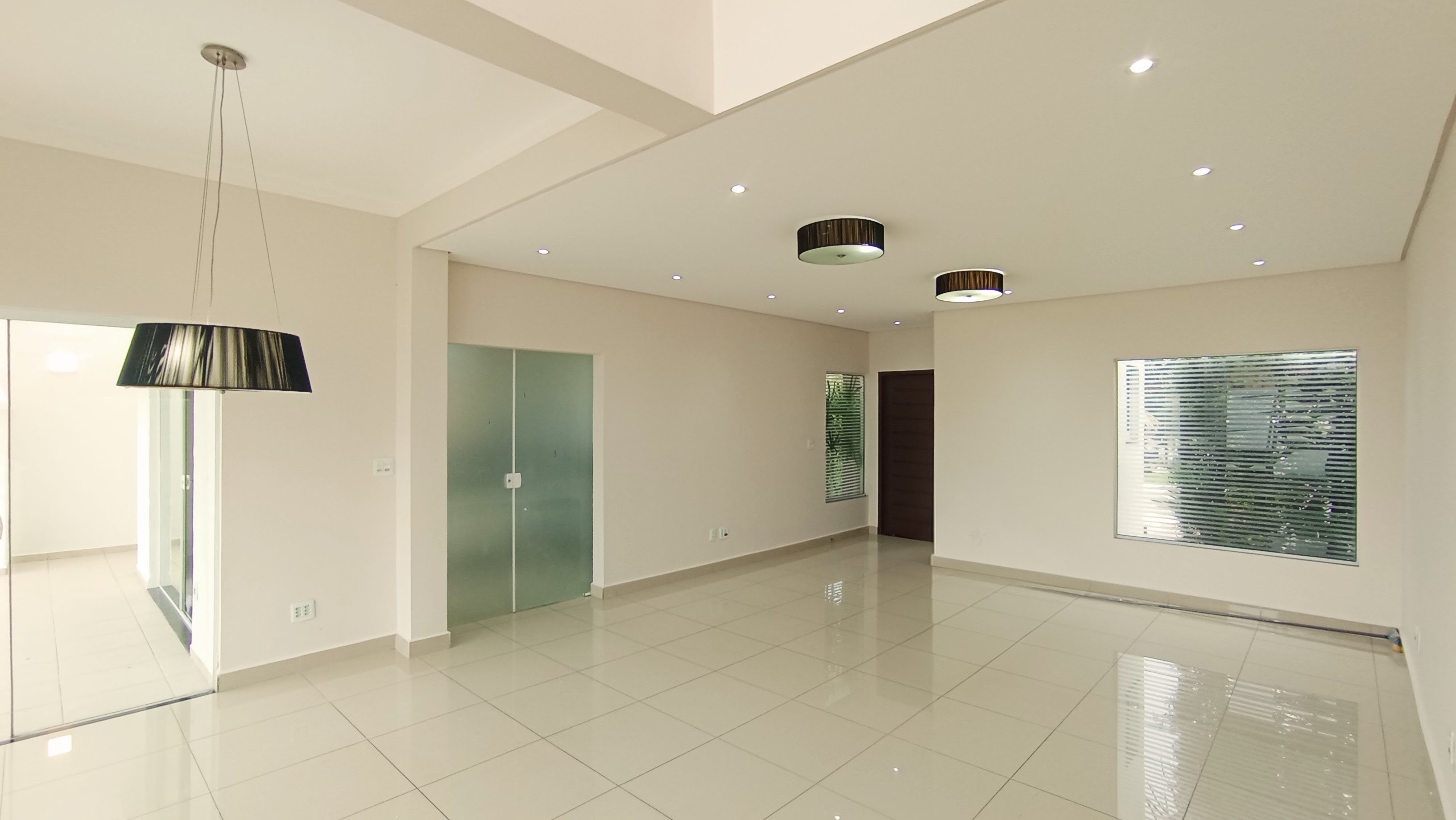 Casa para locação com 3 suítes no Condomínio Campos do Conde II - Chambord em Tremembé/SP.