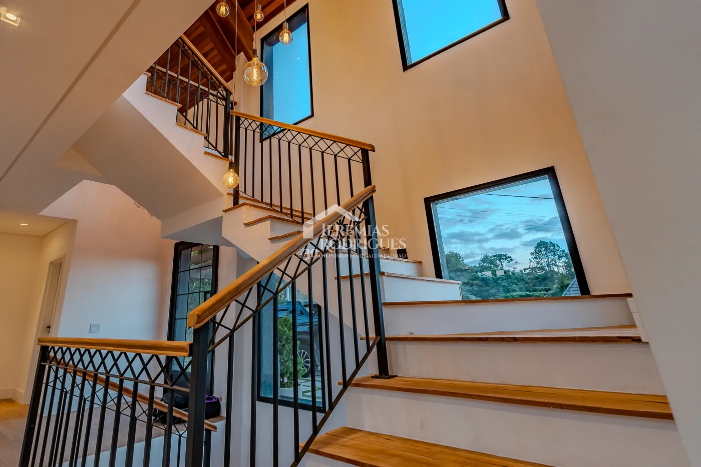 Casa à no Condomínio Recanto do Sol em Campos do Jordão/SP