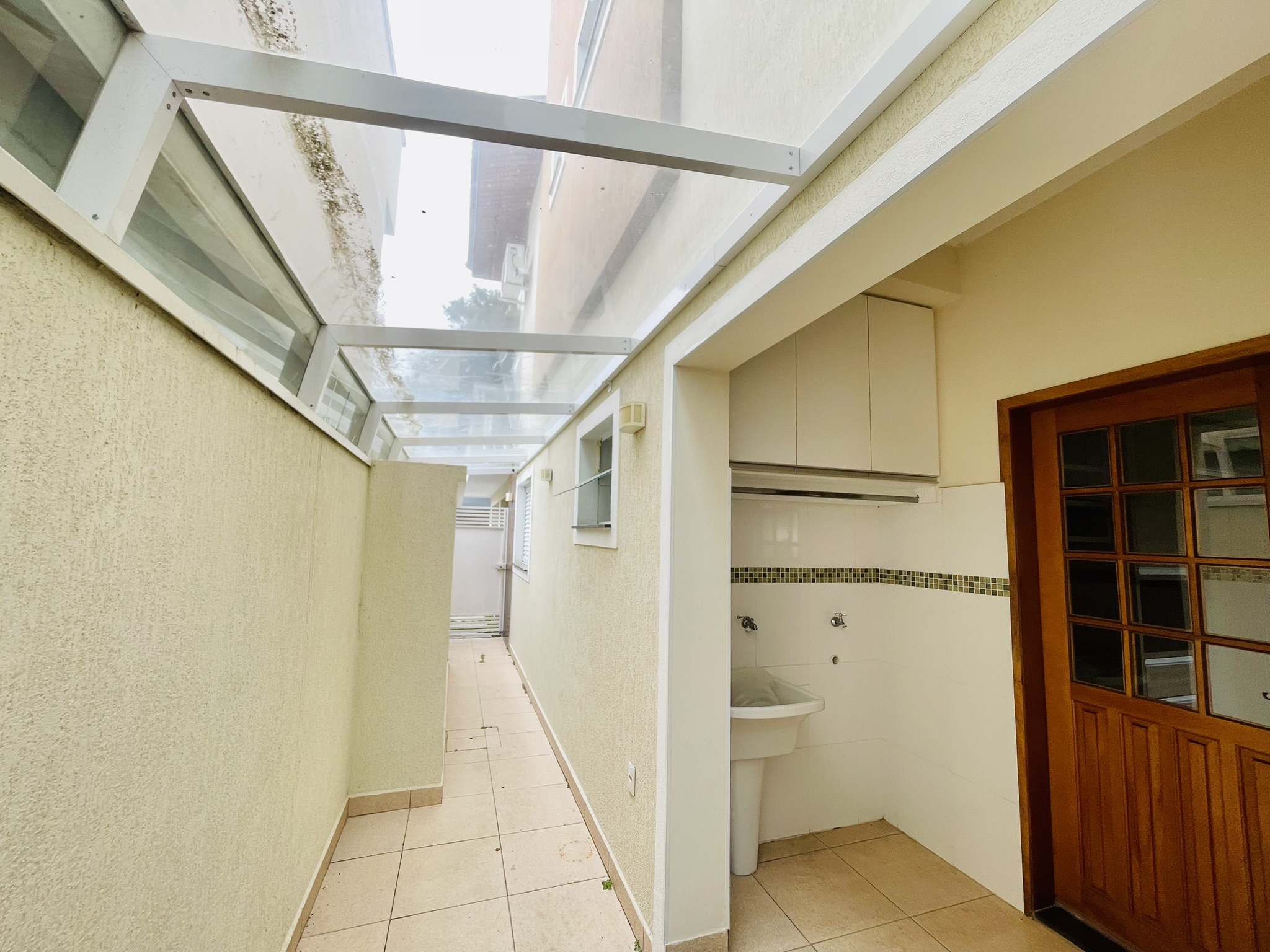 Casa para locação com 4 dormitórios no Condomínio Campos do Conde II em Tremembé/SP.