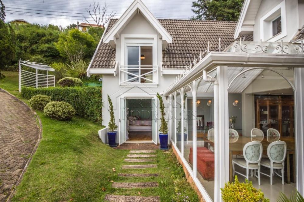Casa à venda com 7 dormitórios no bairro Recanto das Araucárias em Campos do Jordão/SP.
