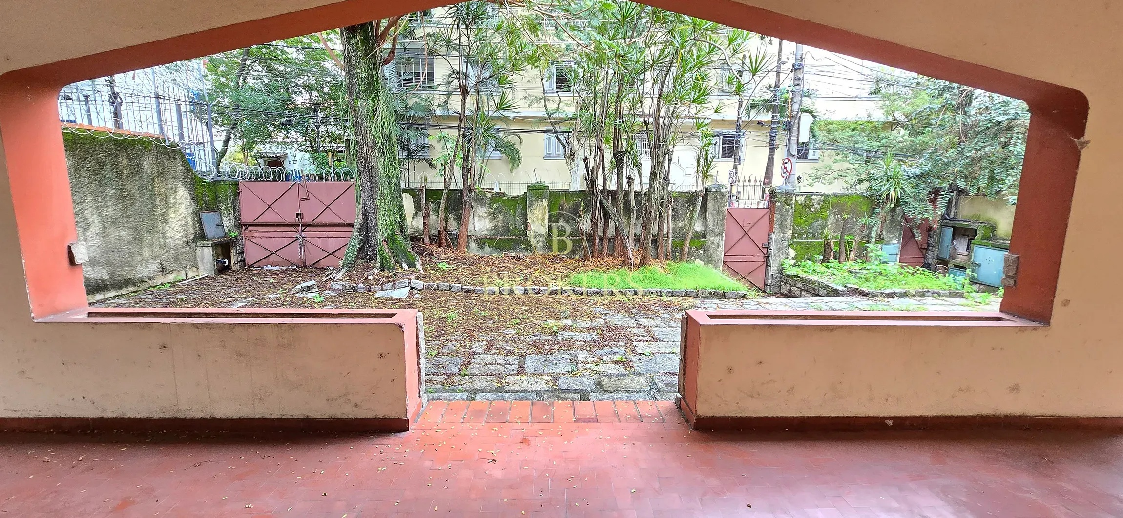 Residência Exclusiva em Centro de Terreno em Laranjeiras — foto 13