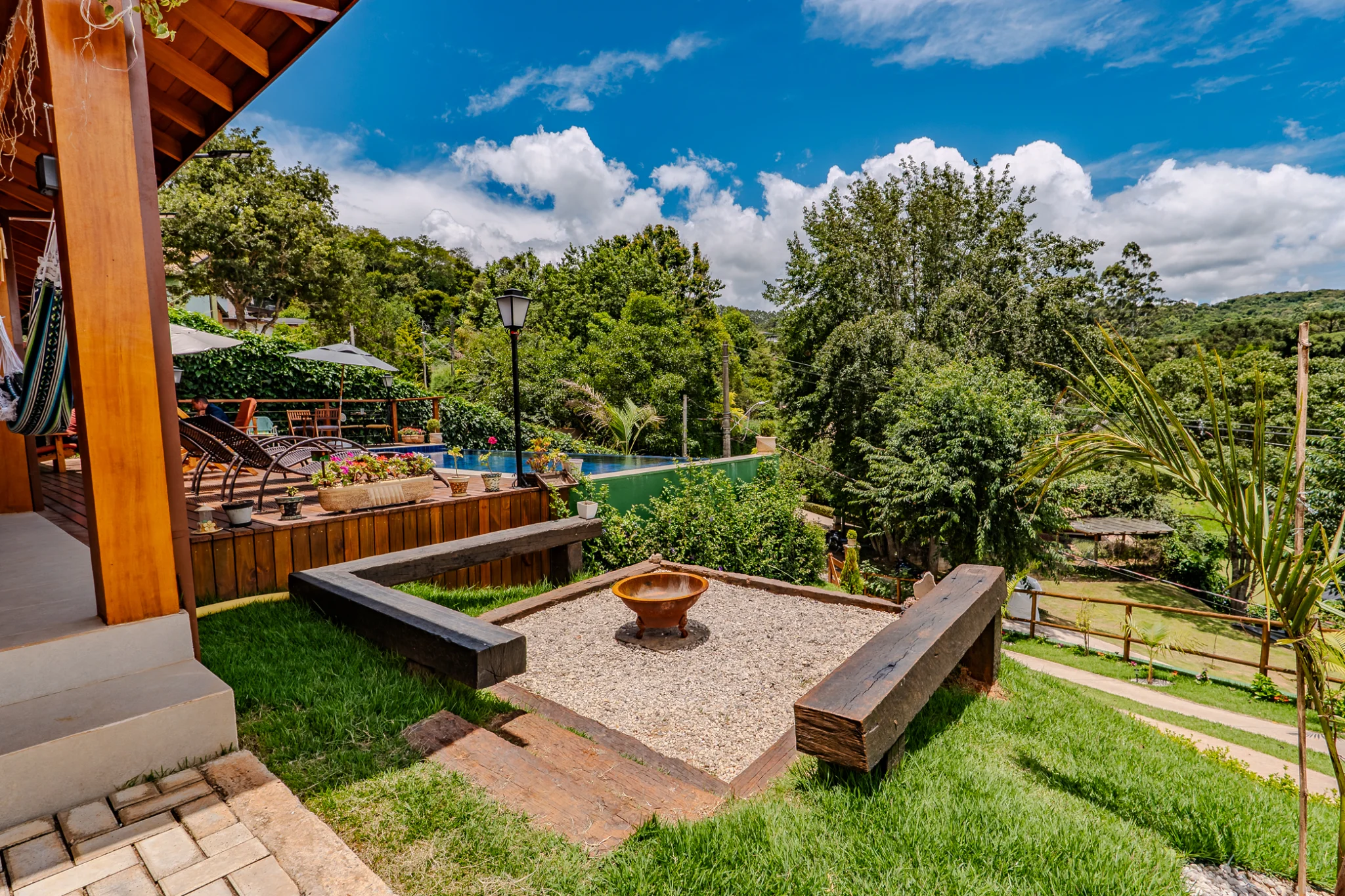 Casa à venda com 3 suítes no Condomínio Parque da Mantiqueira em Santo Antônio do Pinhal/SP. 