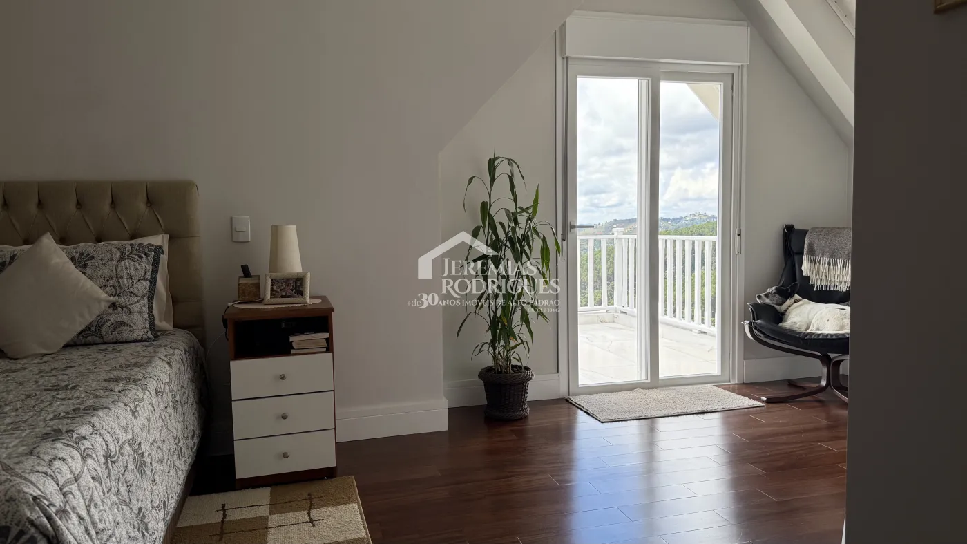 Casa à venda com 4 suítes no Condomínio Jardim Monte Belo em Campos do Jordão/SP.