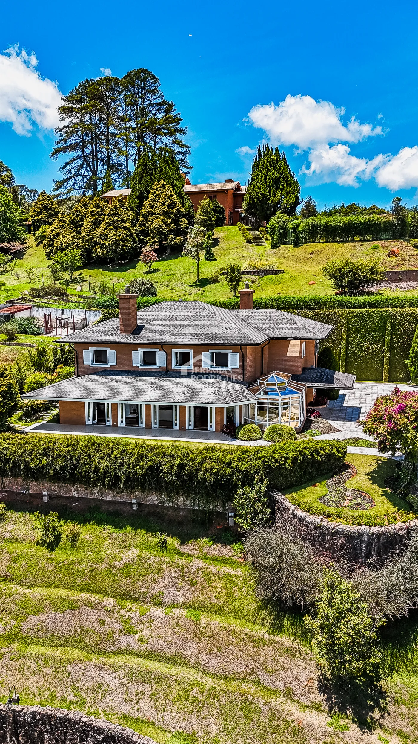 Casa com 4 suítes, 670 m² - Alto do Capivari - Campos do Jordão/SP.