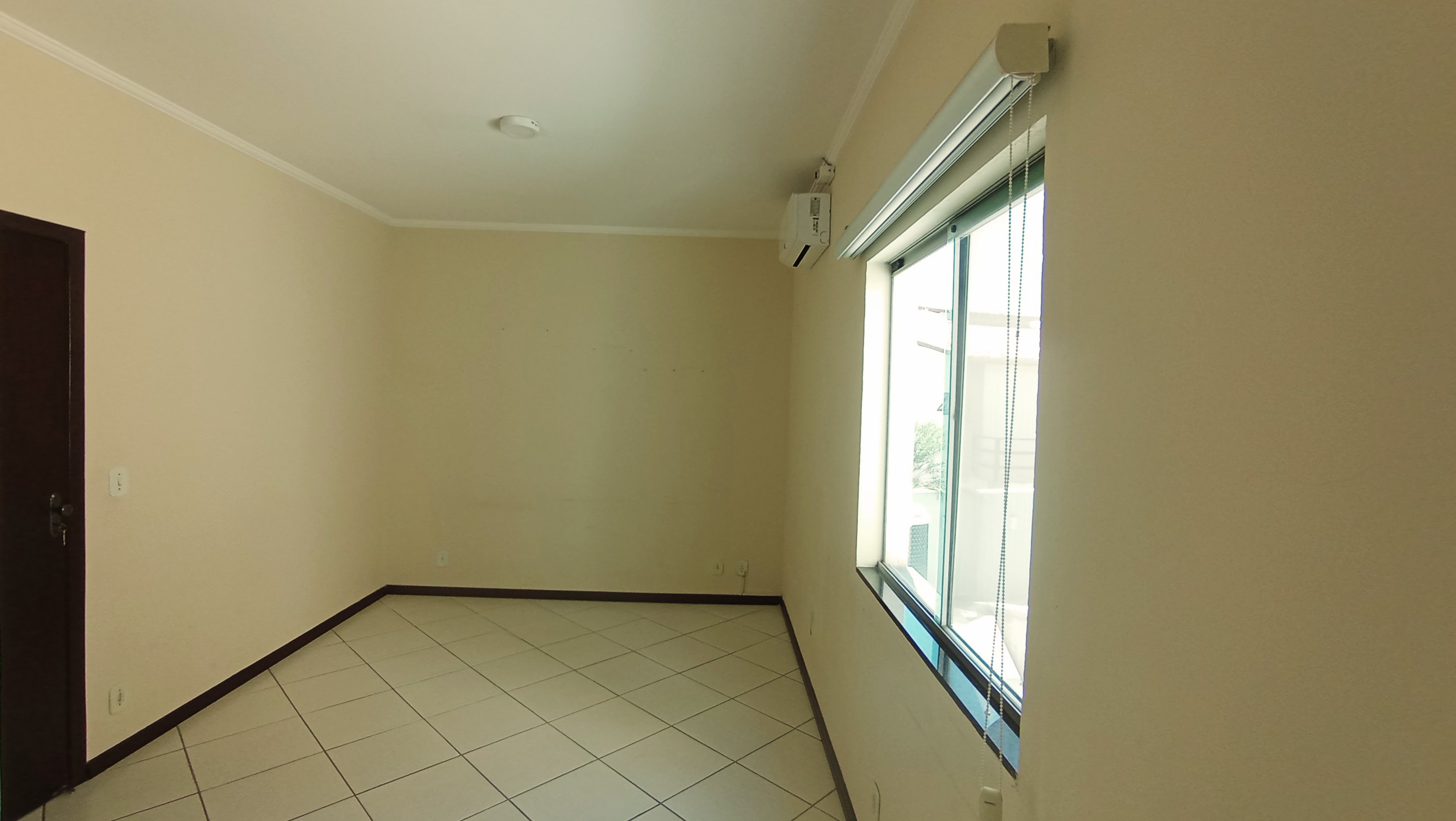 Casa para venda e locação com 3 dormitórios no Condomínio Vale dos Príncipes em Taubaté/SP.