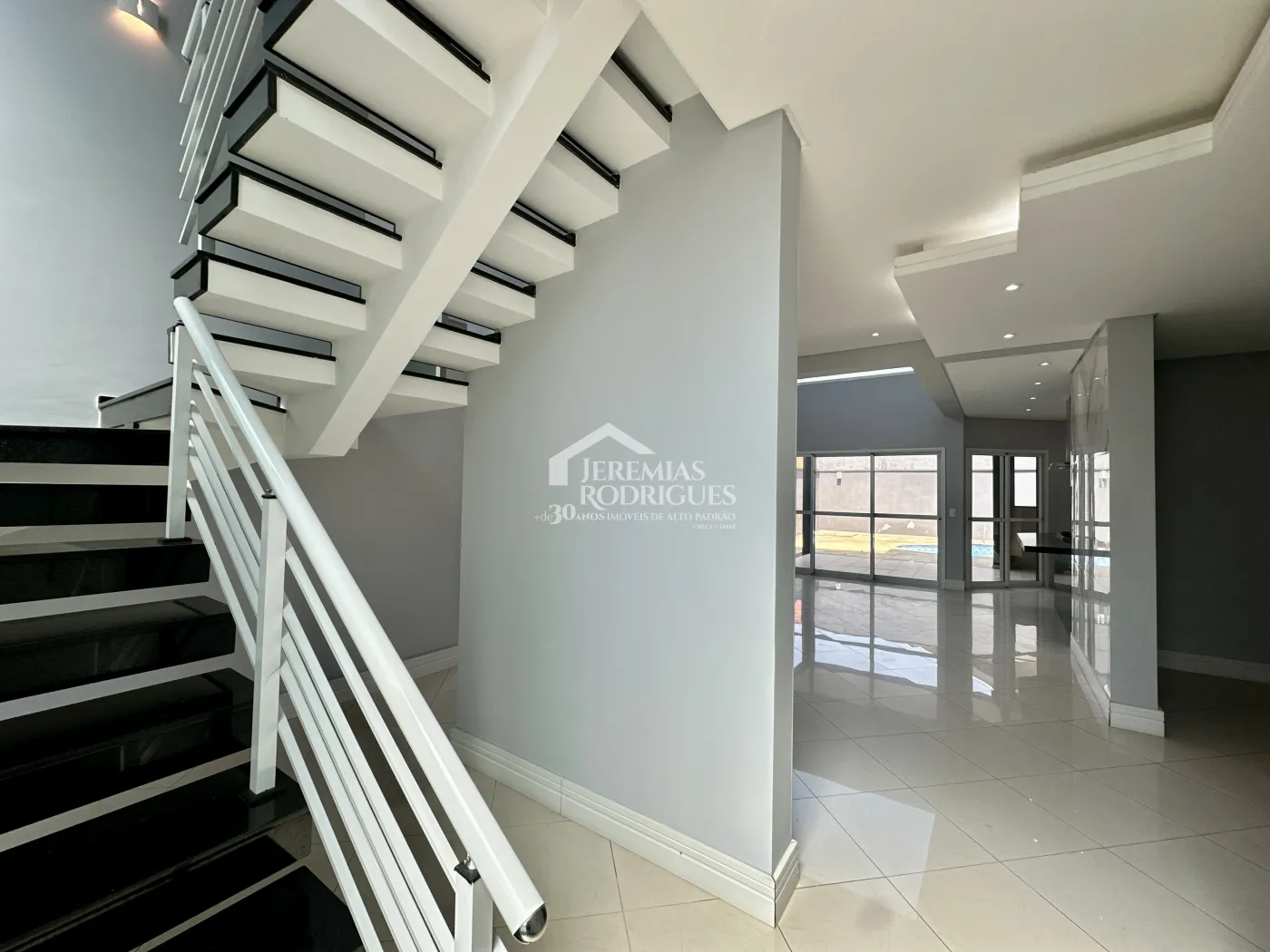 Sobrado com 3 dormitórios, 302 m2 - Condomínio Campos do Conde II - Tremembé/SP.