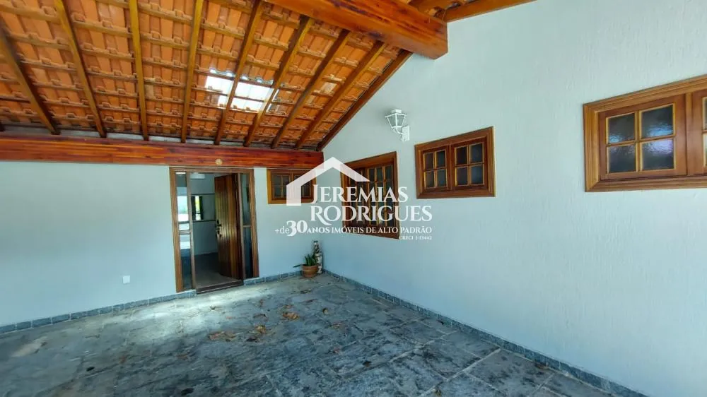 Casa térrea com 5 dorm - Condomínio Village Paineiras.