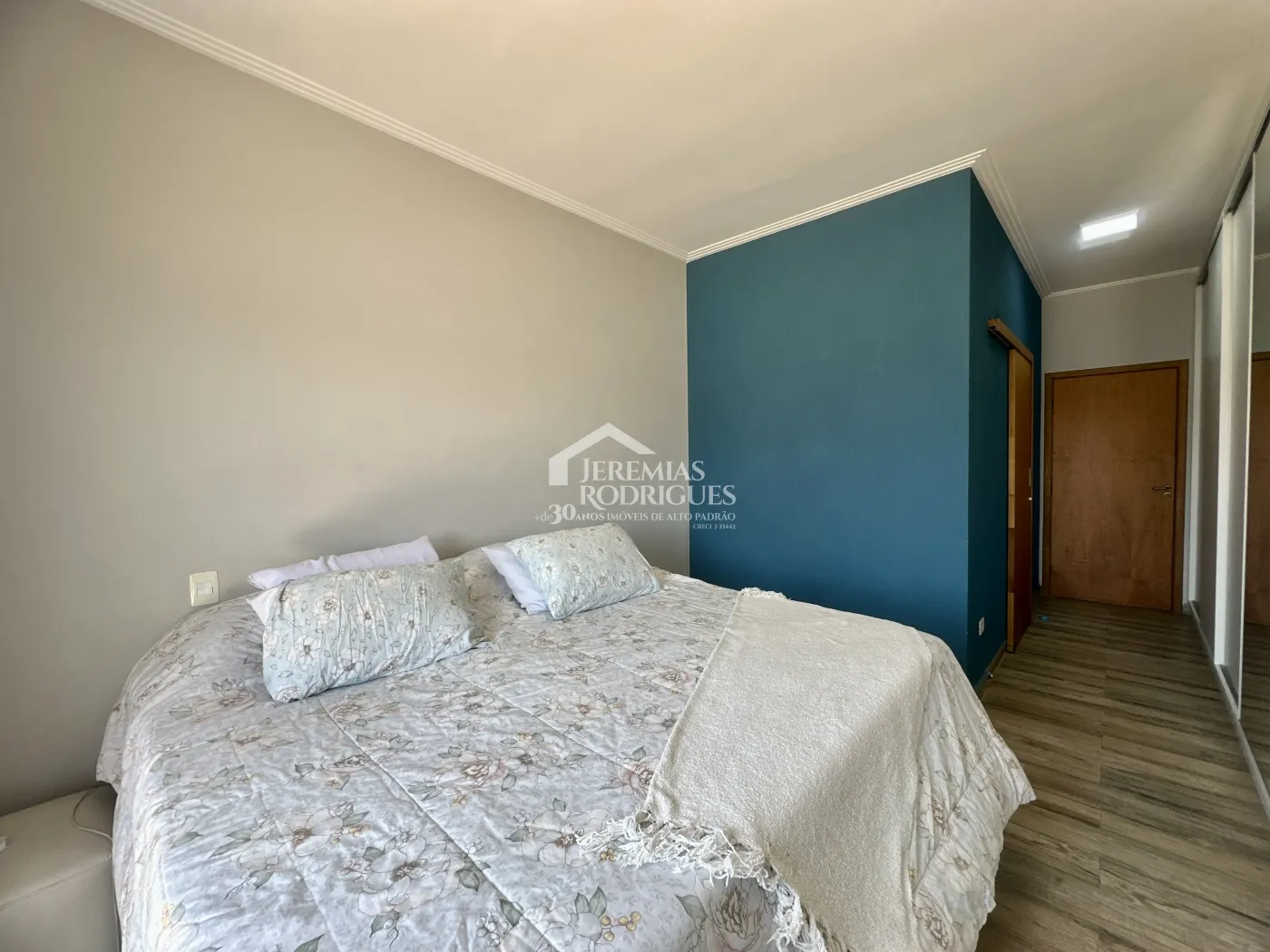 Casa para venda e locação com 3 dormitórios no Condomínio Tecoara em Taubaté/SP.