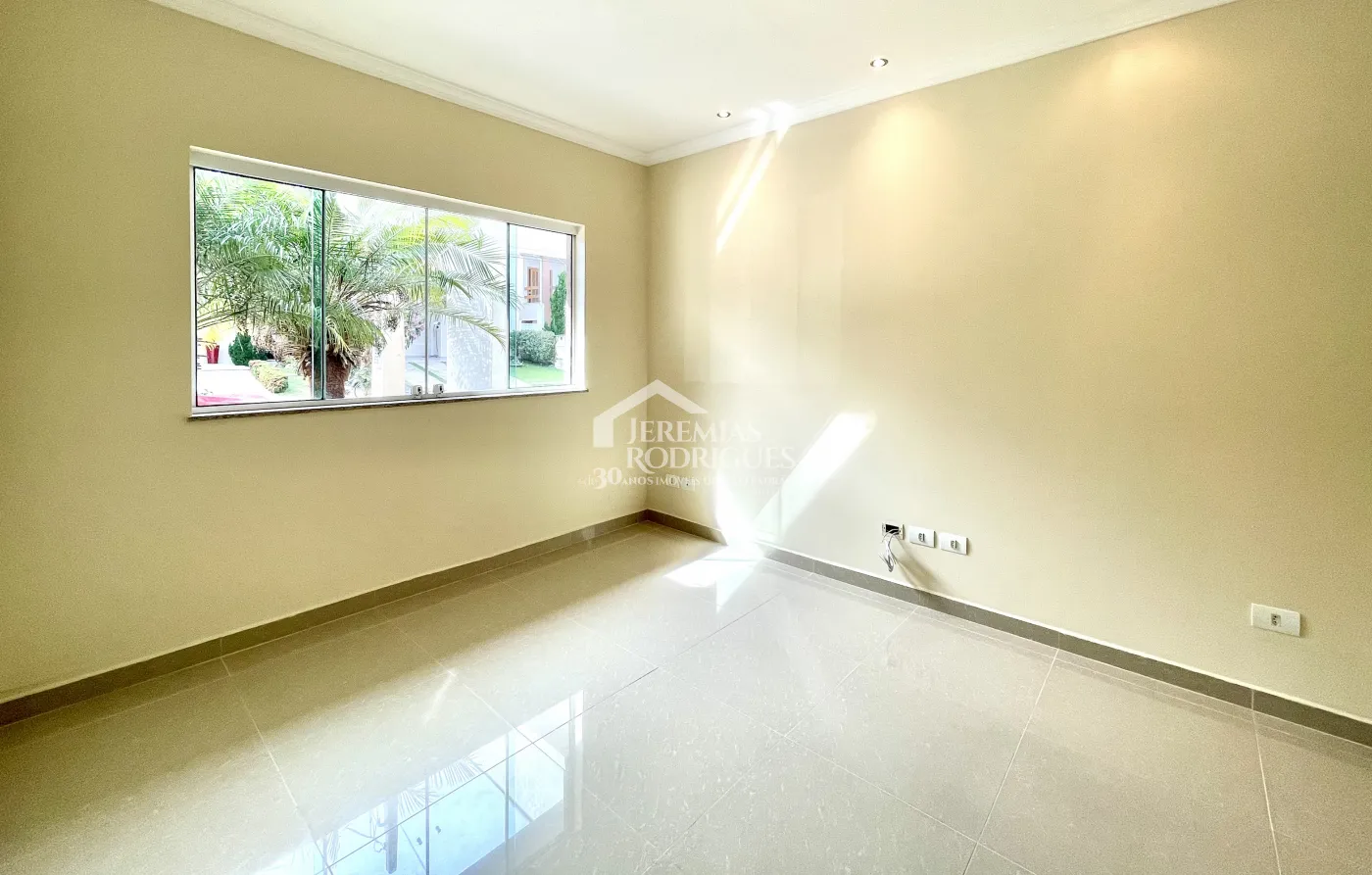 Casa para locação com 3 suítes no Condomínio Campos do Conde III em Tremembé/SP. 